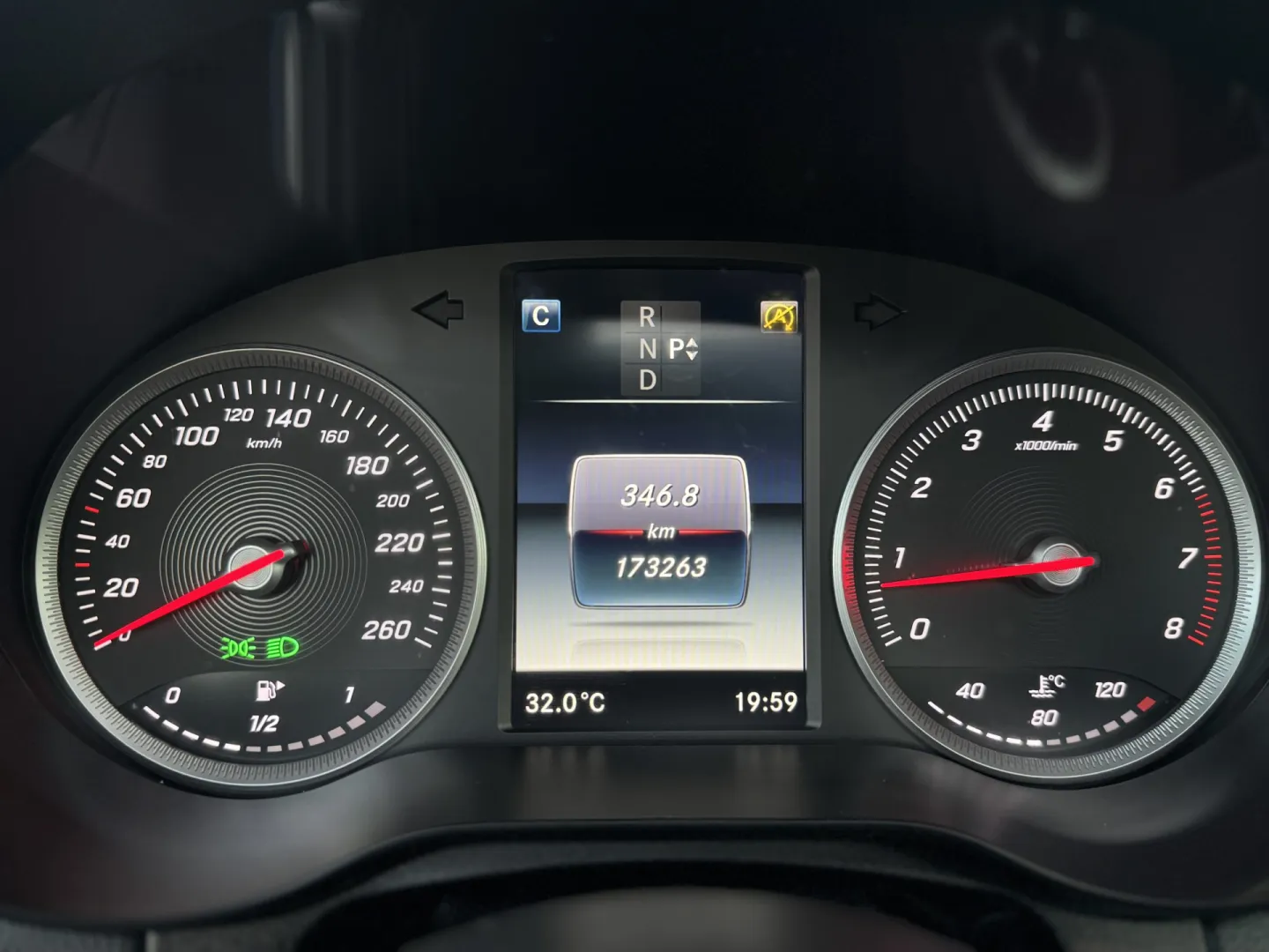 Cumpara/ Vinde online Mercedes-Benz C-Class 2016 SH, la cel mai bun pret pentru tine!