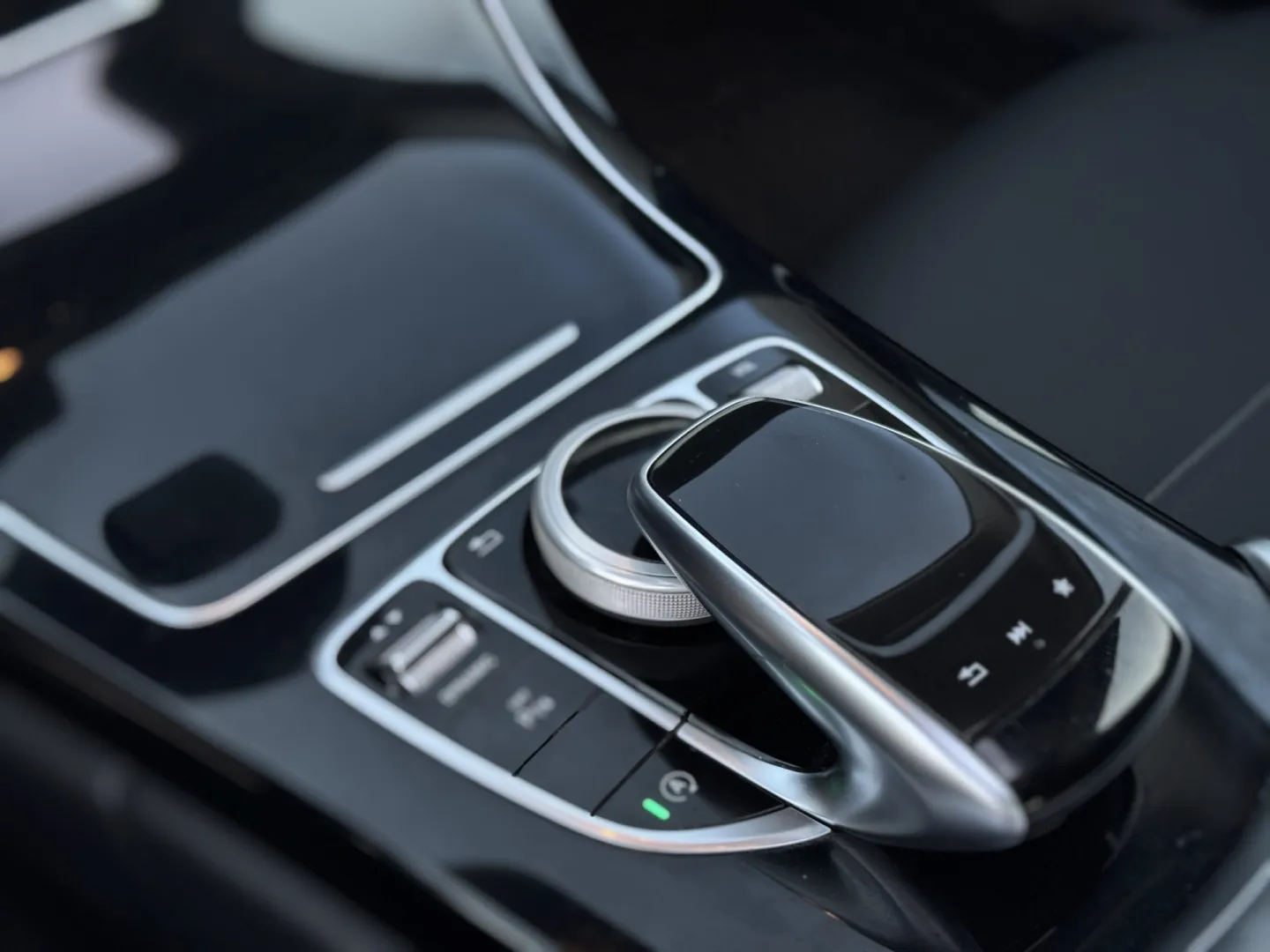 Cumpara/ Vinde online Mercedes-Benz C-Class 2016 SH, la cel mai bun pret pentru tine!
