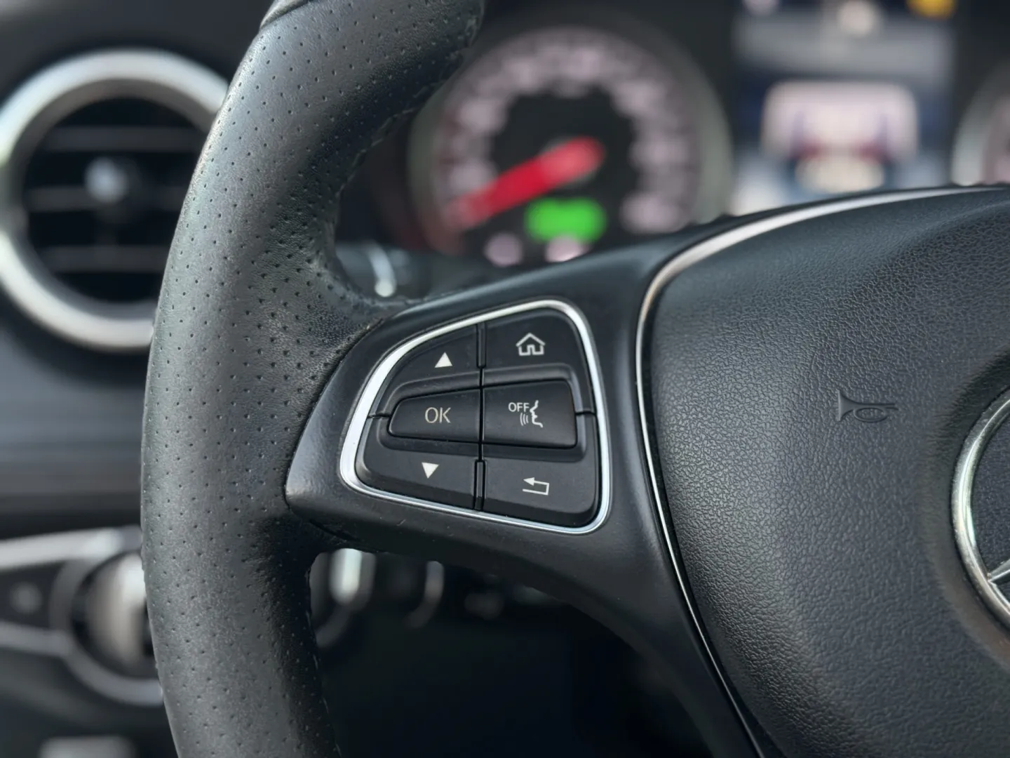 Cumpara/ Vinde online Mercedes-Benz C-Class 2016 SH, la cel mai bun pret pentru tine!