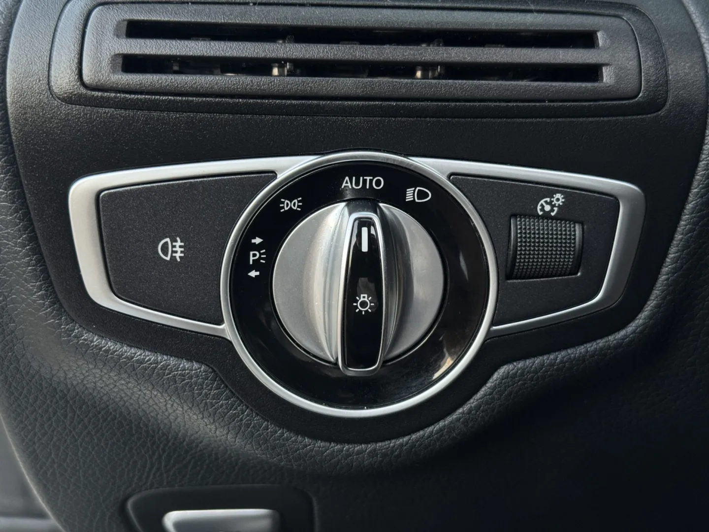 Cumpara/ Vinde online Mercedes-Benz C-Class 2016 SH, la cel mai bun pret pentru tine!