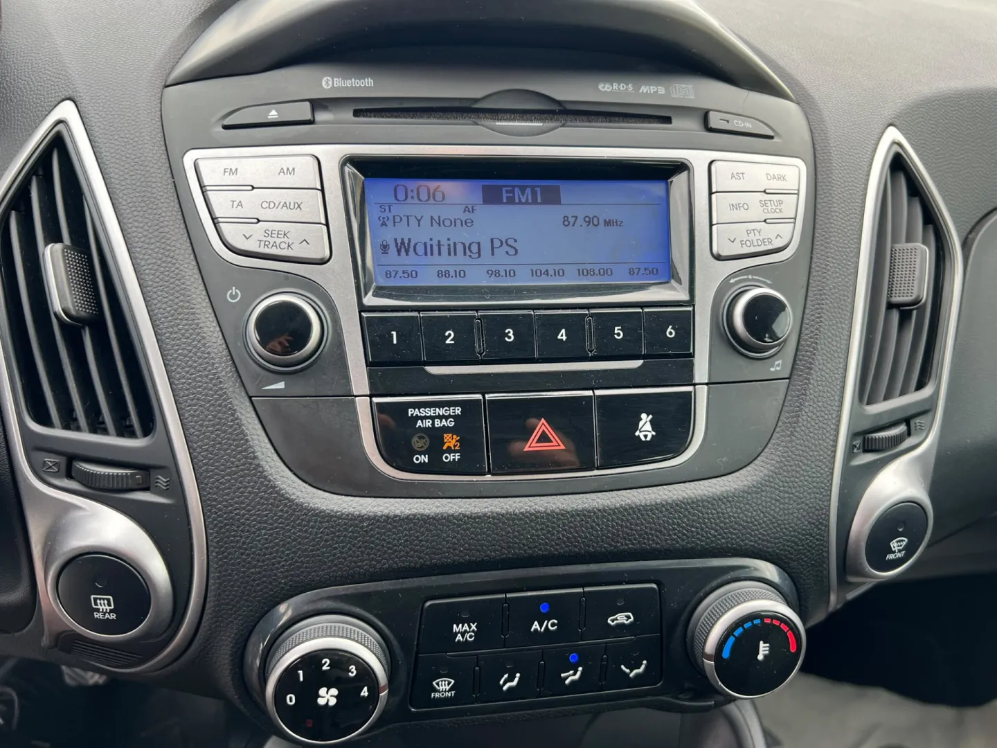 Cumpara/ Vinde online Hyundai iX35 2.0 CRDI Classci 2WD 2011 SH, la cel mai bun pret pentru tine!