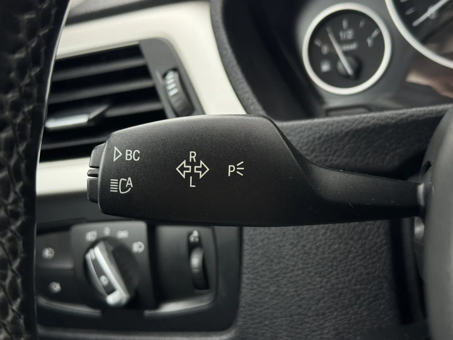 Cumpara/ Vinde online BMW 3 Series 2013 SH, la cel mai bun pret pentru tine!