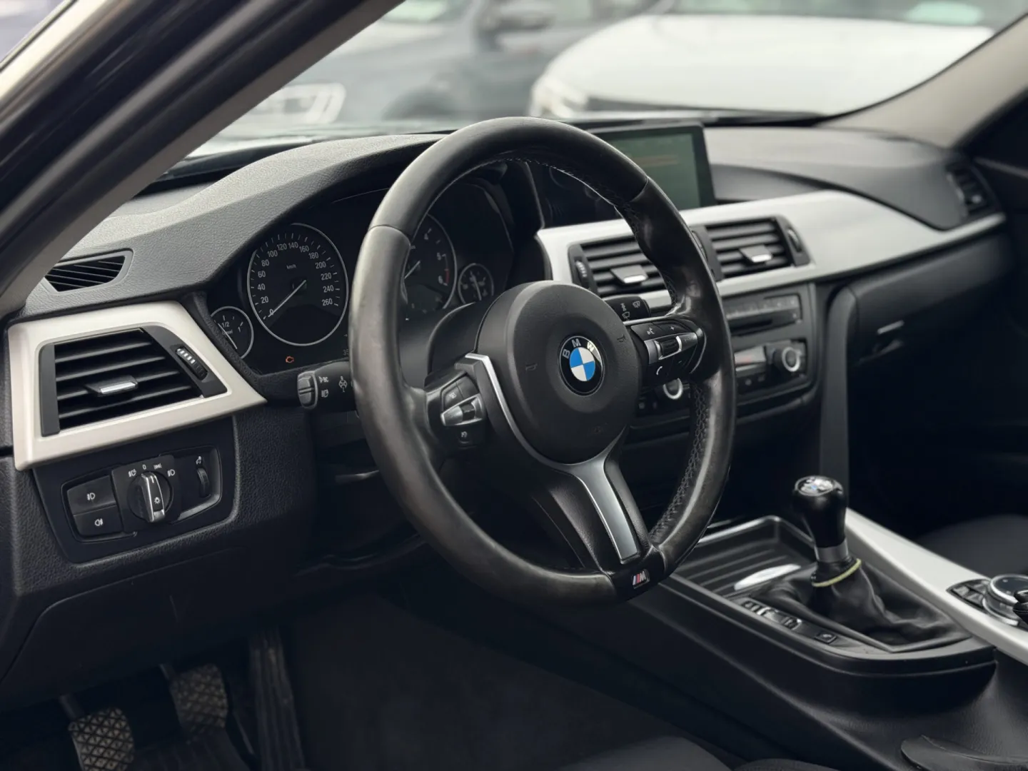 Cumpara/ Vinde online BMW 3 Series 2013 SH, la cel mai bun pret pentru tine!