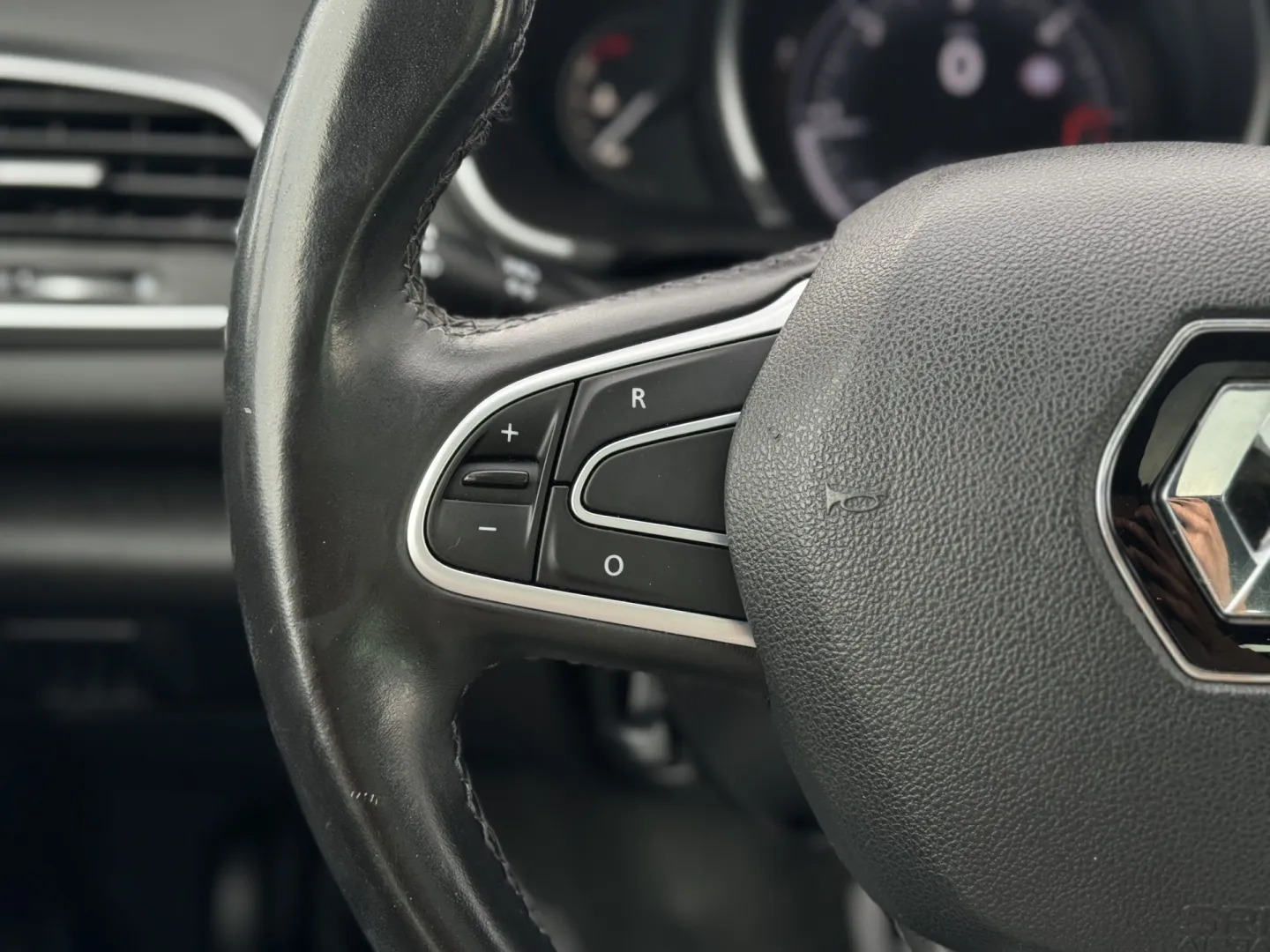 Cumpara/ Vinde online Renault  Megane 2017 SH, la cel mai bun pret pentru tine!