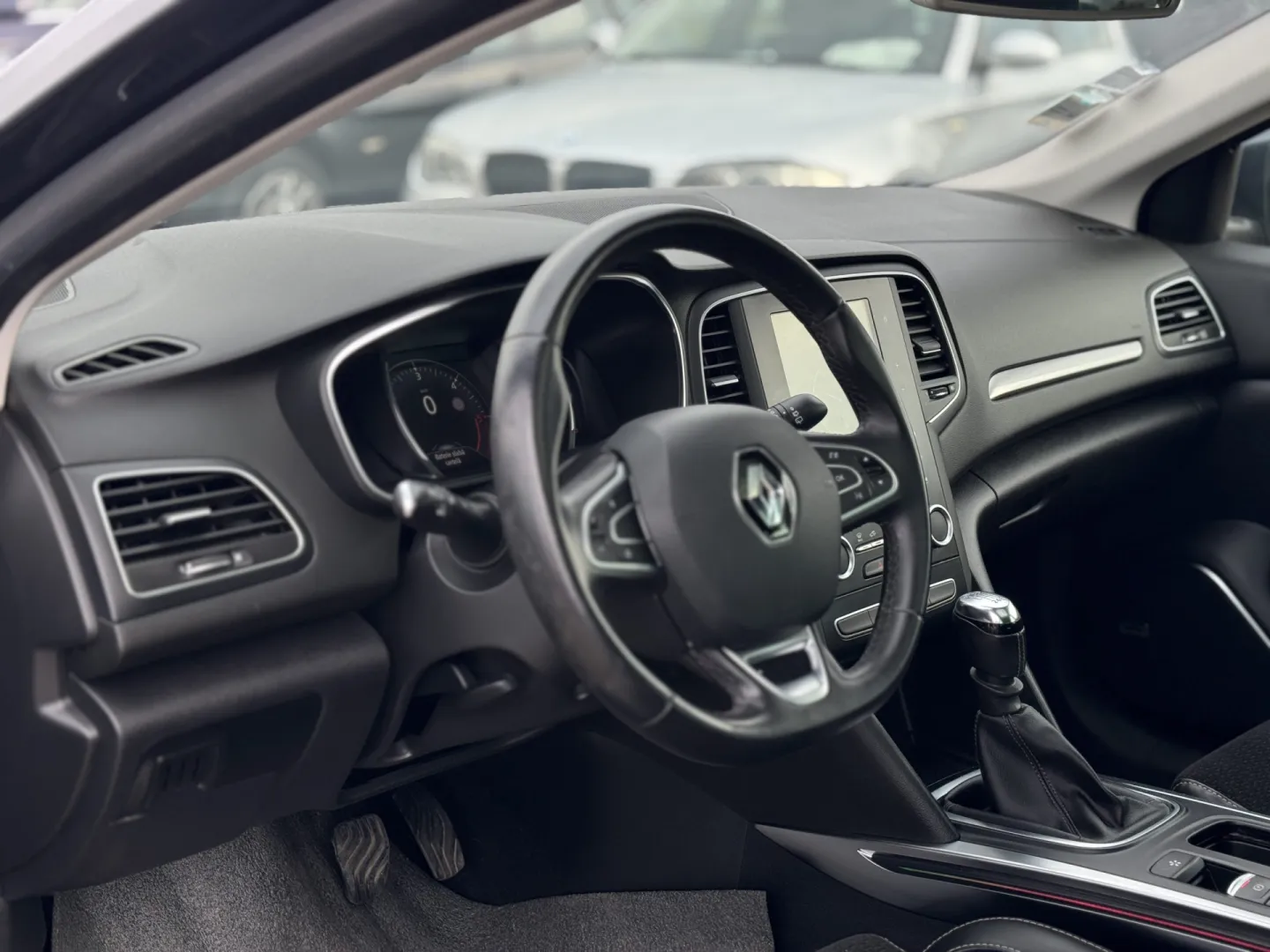Cumpara/ Vinde online Renault  Megane 2017 SH, la cel mai bun pret pentru tine!