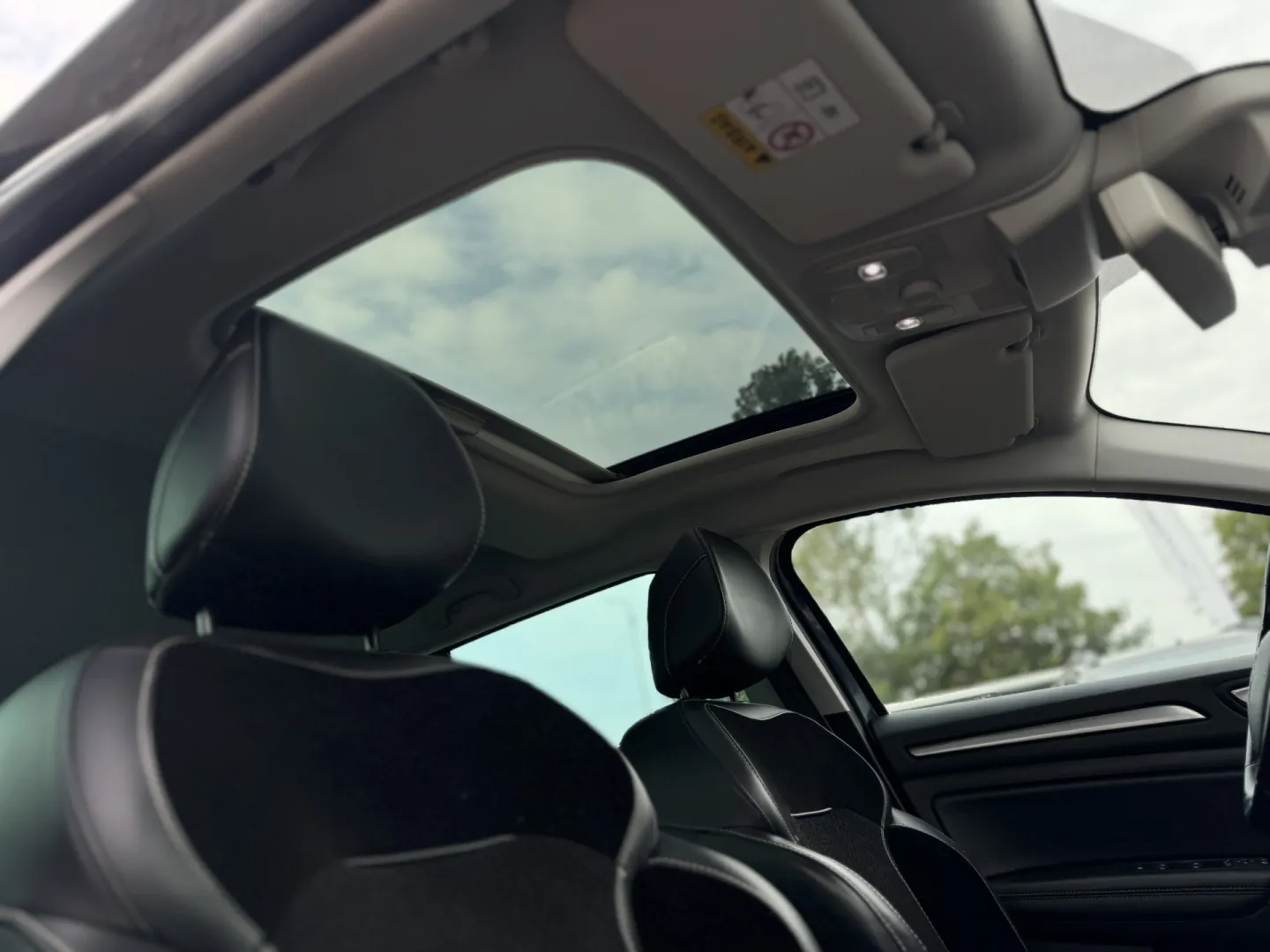 Cumpara/ Vinde online Renault  Megane 2017 SH, la cel mai bun pret pentru tine!