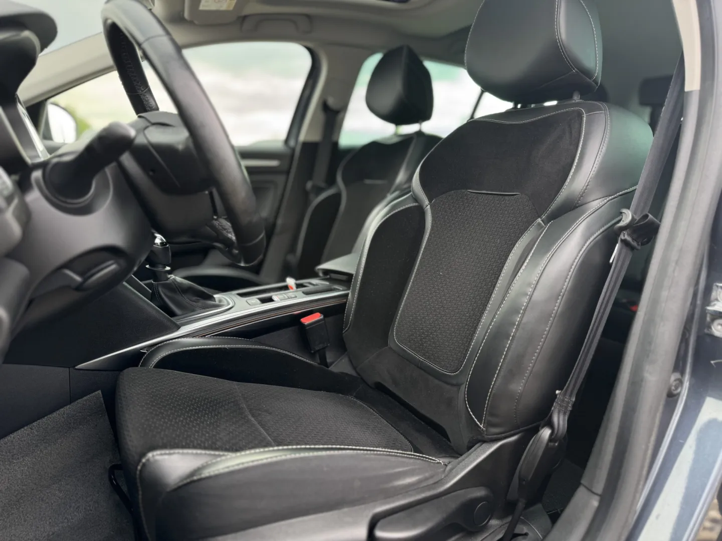Cumpara/ Vinde online Renault  Megane 2017 SH, la cel mai bun pret pentru tine!