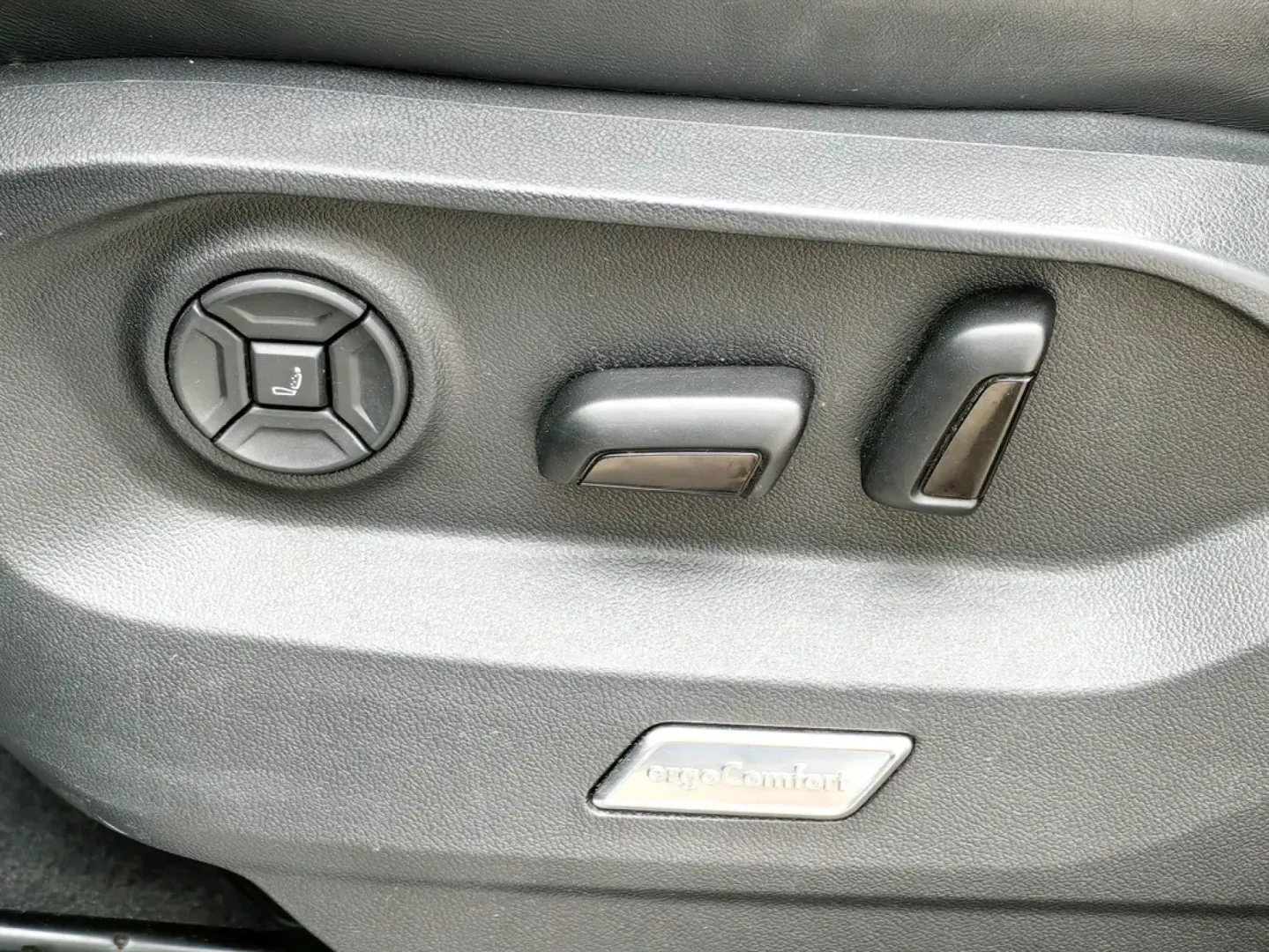 Cumpara/ Vinde online Volkswagen Touareg 2021 SH, la cel mai bun pret pentru tine!