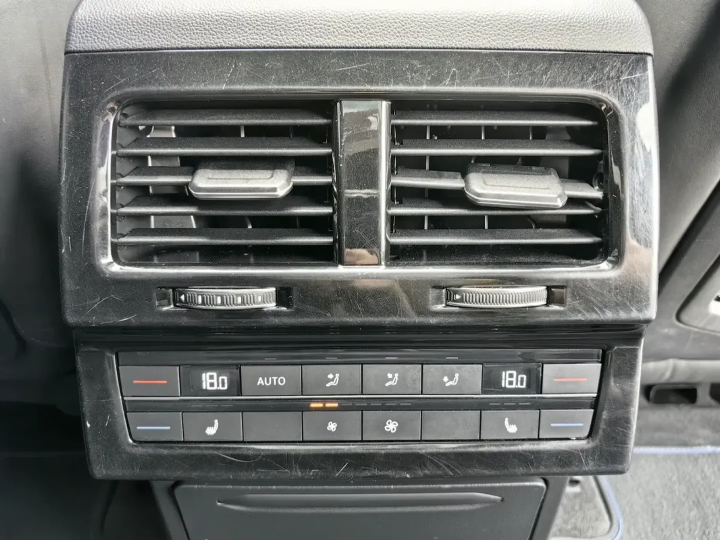 Cumpara/ Vinde online Volkswagen Touareg 2021 SH, la cel mai bun pret pentru tine!