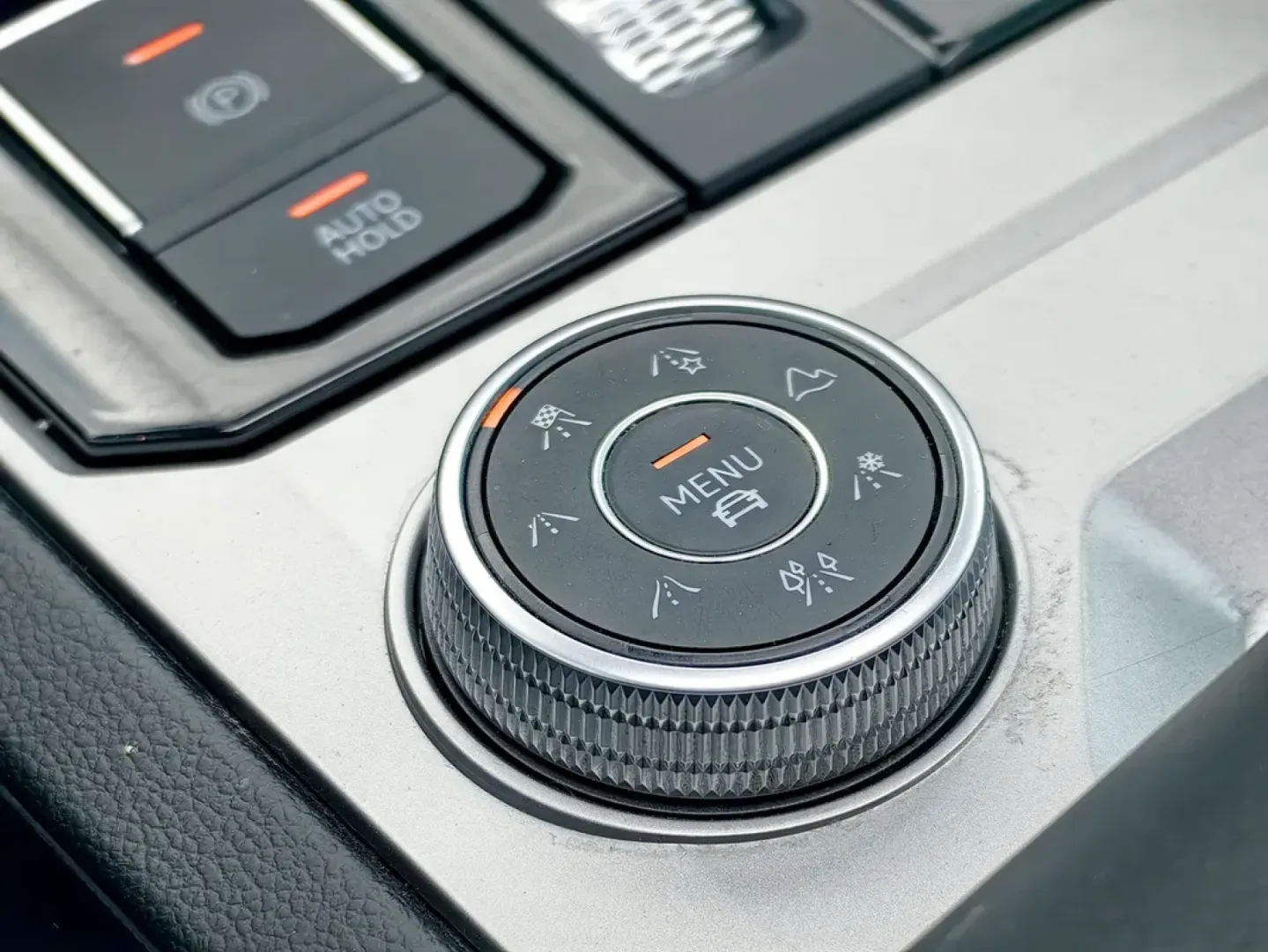 Cumpara/ Vinde online Volkswagen Touareg 2021 SH, la cel mai bun pret pentru tine!