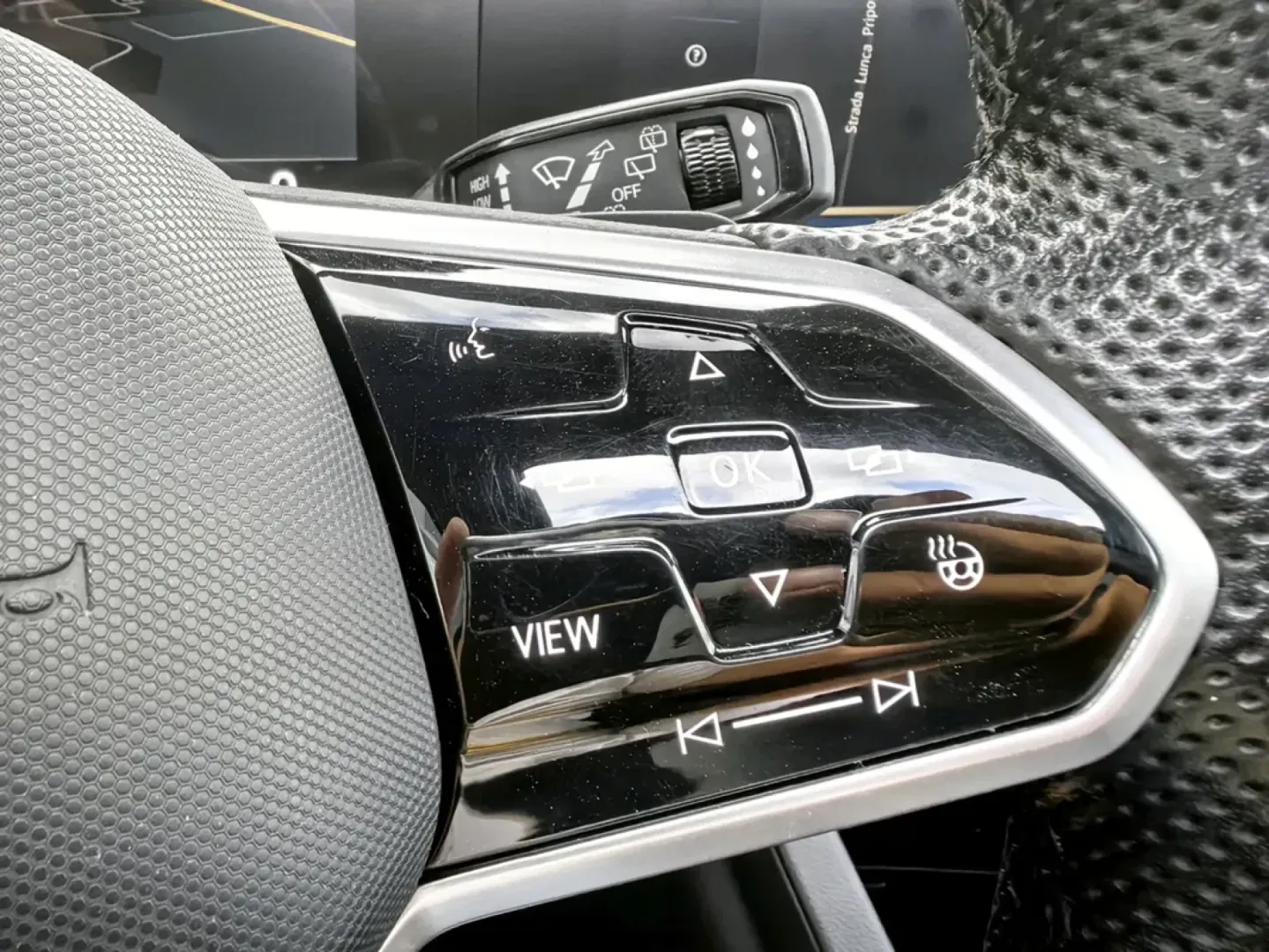Cumpara/ Vinde online Volkswagen Touareg 2021 SH, la cel mai bun pret pentru tine!