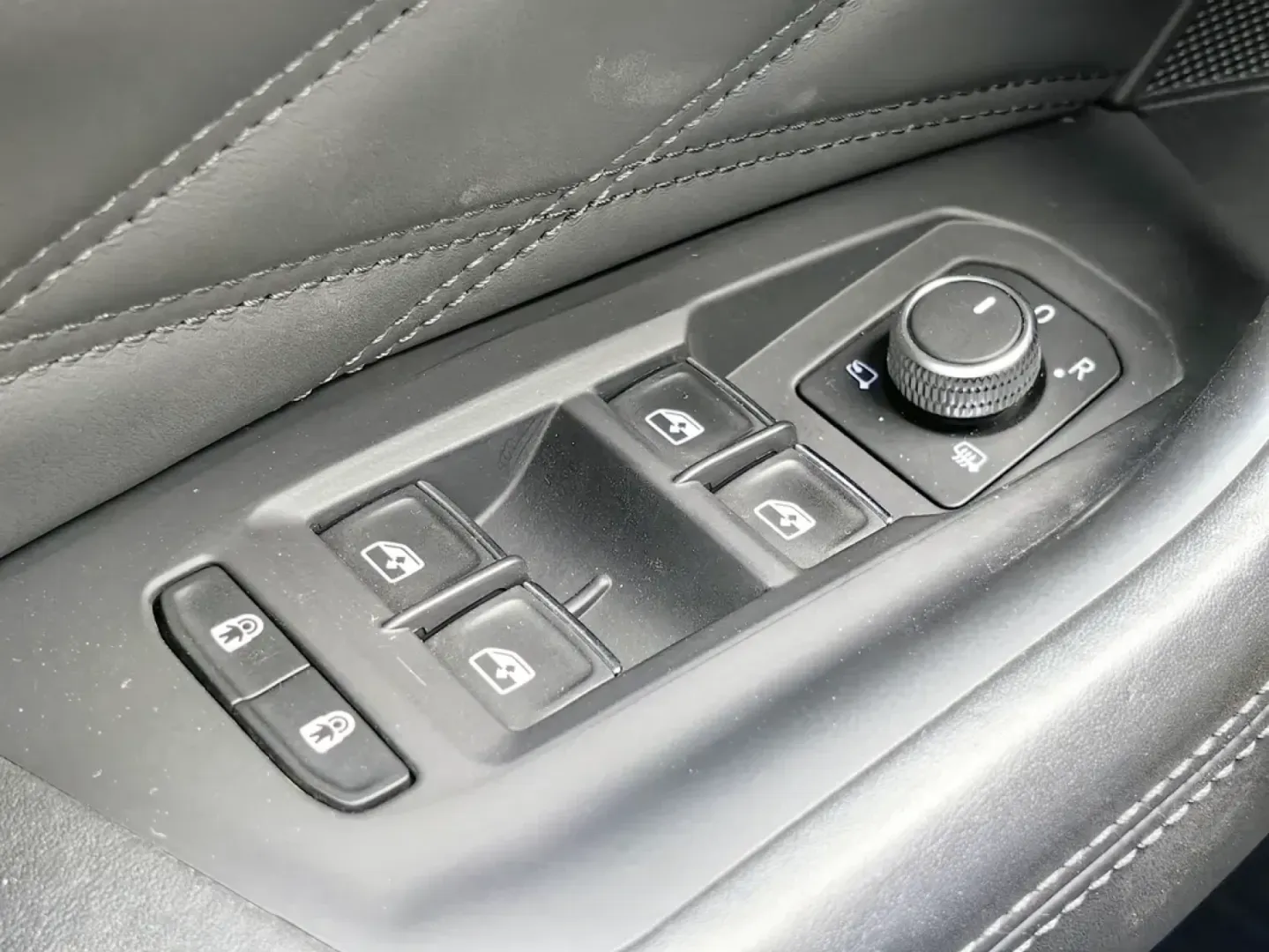 Cumpara/ Vinde online Volkswagen Touareg 2021 SH, la cel mai bun pret pentru tine!