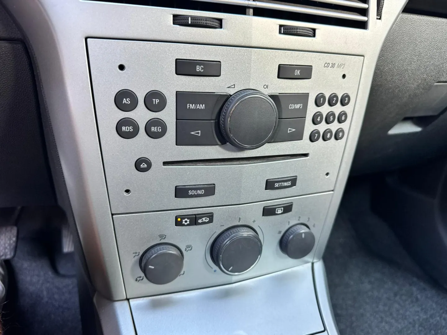 Cumpara/ Vinde online Opel Astra 2009 SH, la cel mai bun pret pentru tine!