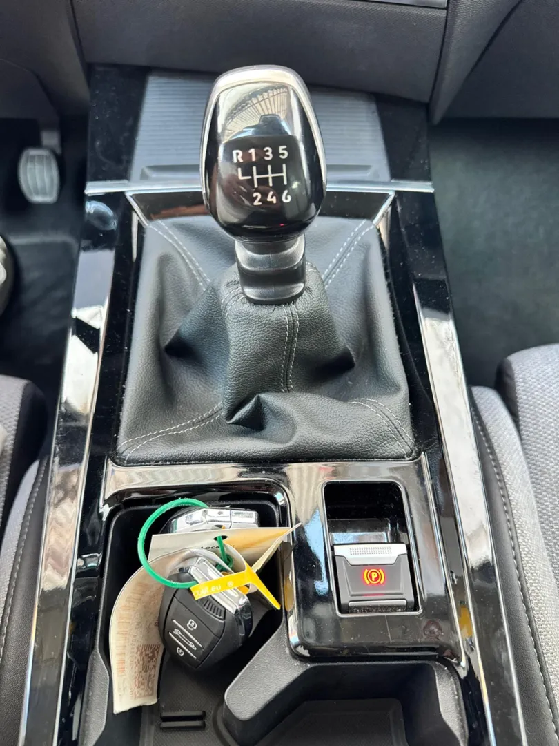 Cumpara/ Vinde online Opel Astra 2023 SH, la cel mai bun pret pentru tine!