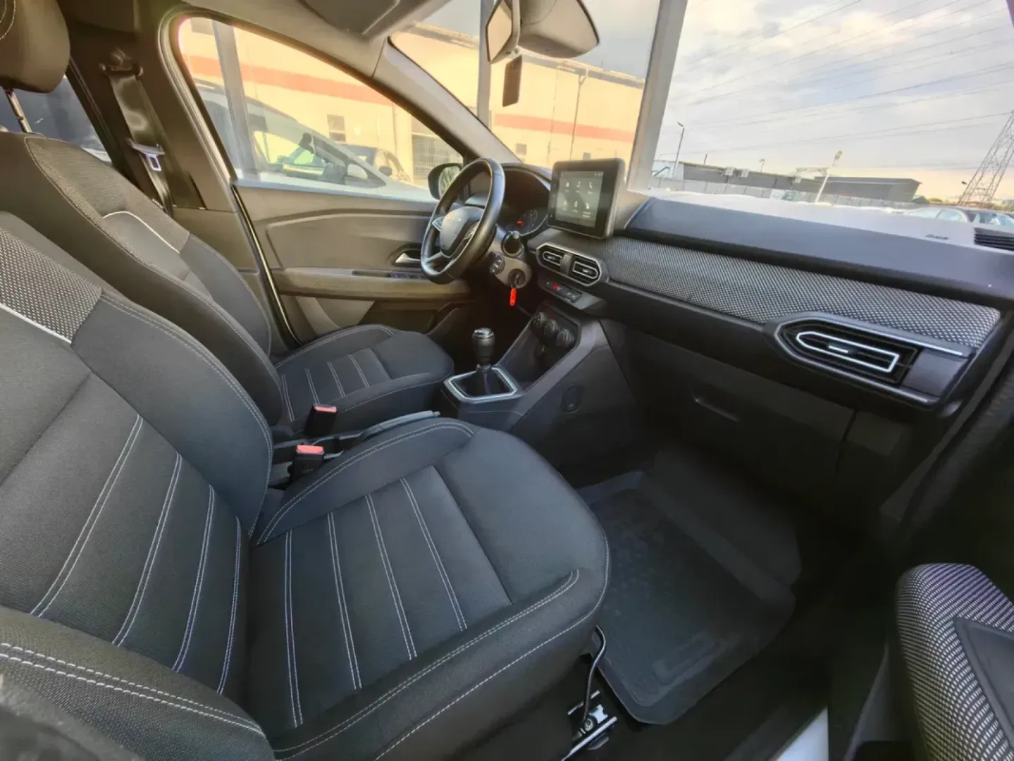 Cumpara/ Vinde online Dacia Sandero 2023 SH, la cel mai bun pret pentru tine!