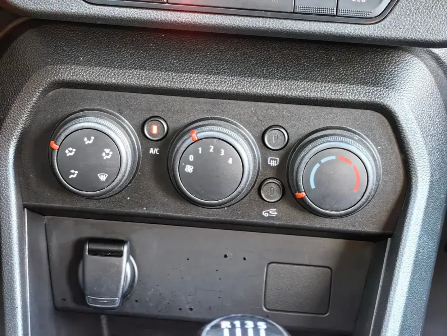 Cumpara/ Vinde online Dacia Sandero 2023 SH, la cel mai bun pret pentru tine!