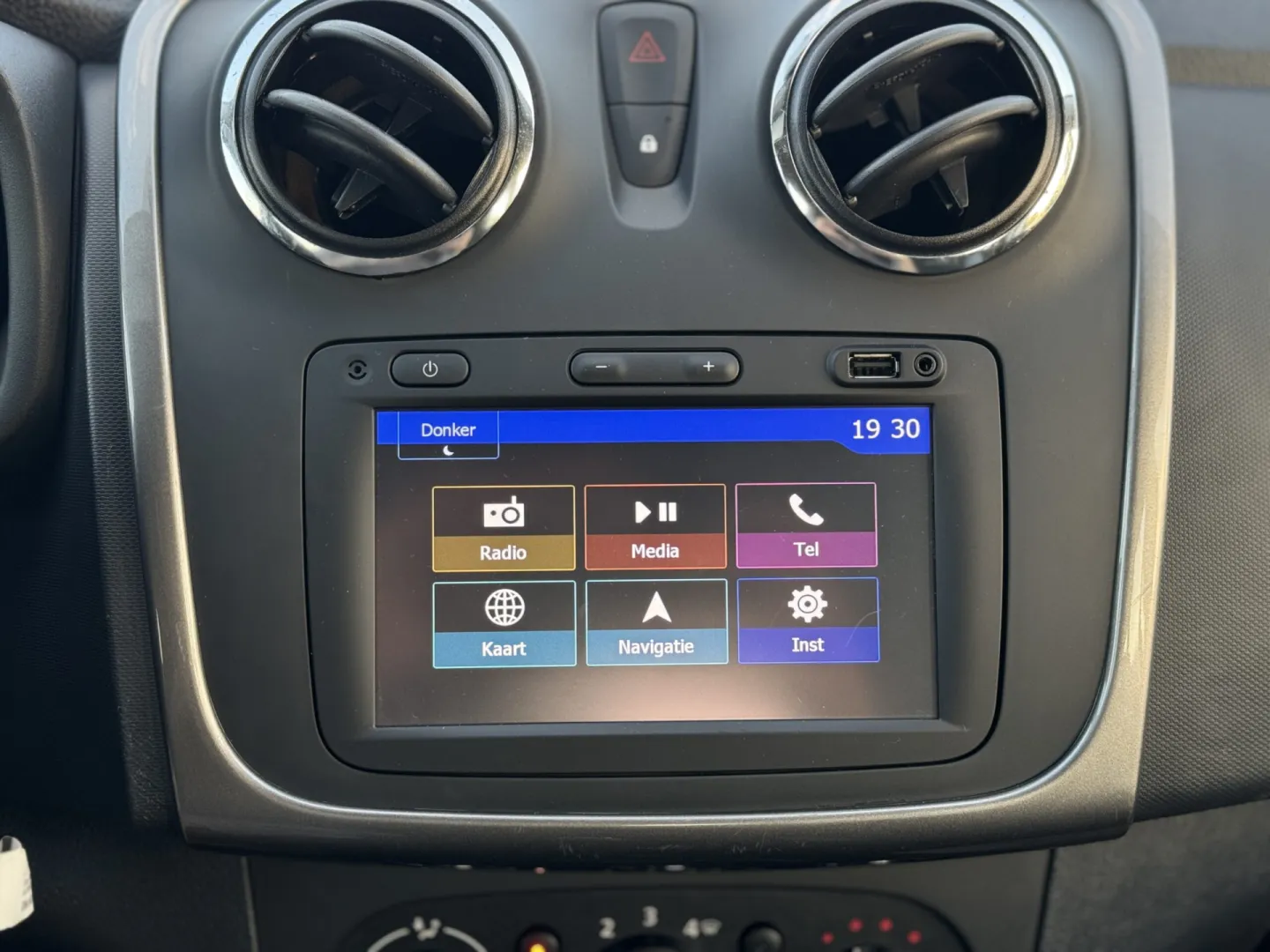 Cumpara/ Vinde online Dacia Sandero 2016 SH, la cel mai bun pret pentru tine!
