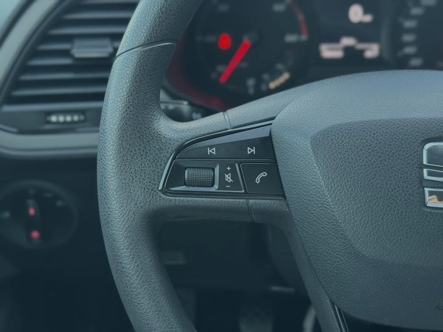 Cumpara/ Vinde online Seat Leon 2015 SH, la cel mai bun pret pentru tine!