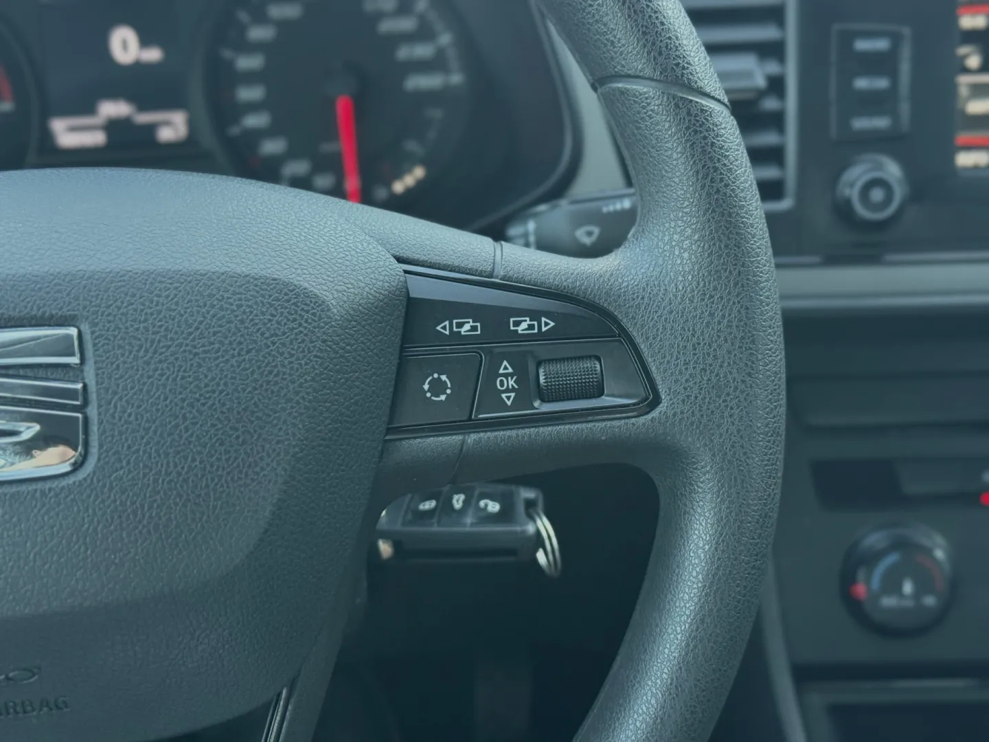 Cumpara/ Vinde online Seat Leon 2015 SH, la cel mai bun pret pentru tine!