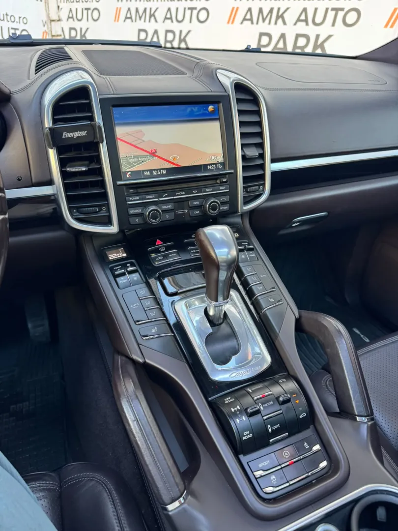 Cumpara/ Vinde online Porsche Cayenne 2014 SH, la cel mai bun pret pentru tine!