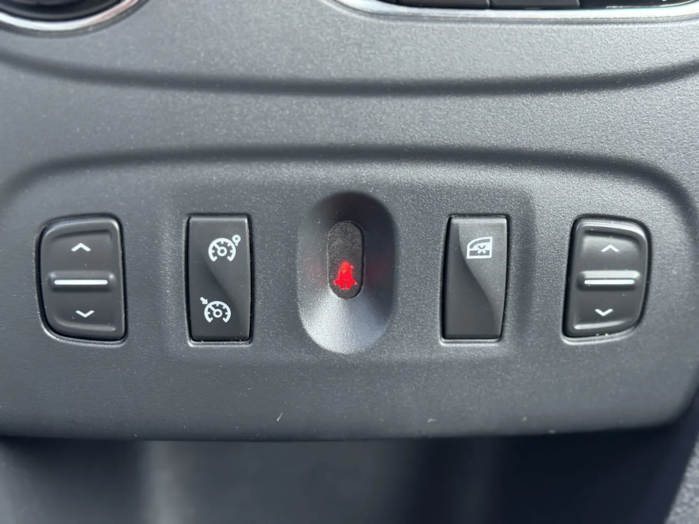 Cumpara/ Vinde online Dacia Sandero 2016 SH, la cel mai bun pret pentru tine!