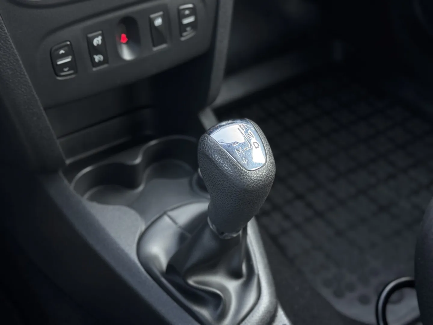 Cumpara/ Vinde online Dacia Sandero 2016 SH, la cel mai bun pret pentru tine!