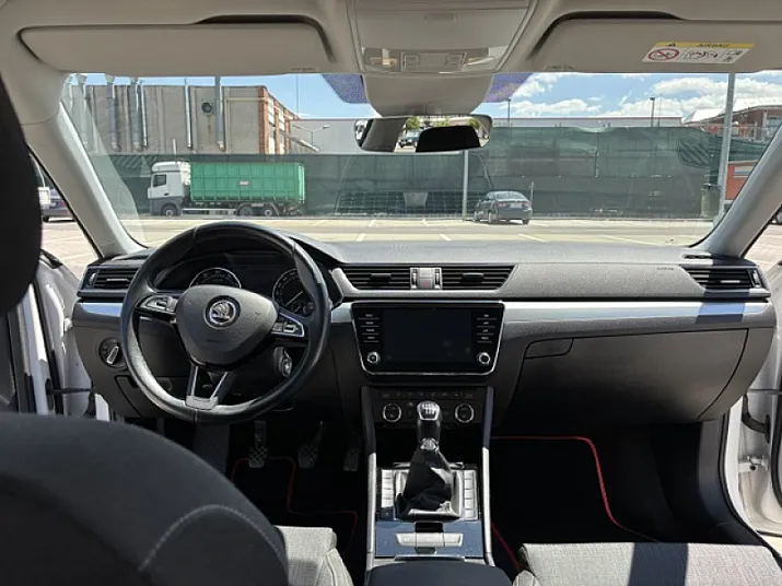 Cumpără / Vinde Skoda Superb 2018 SH, la cel mai bun pret pentru tine!