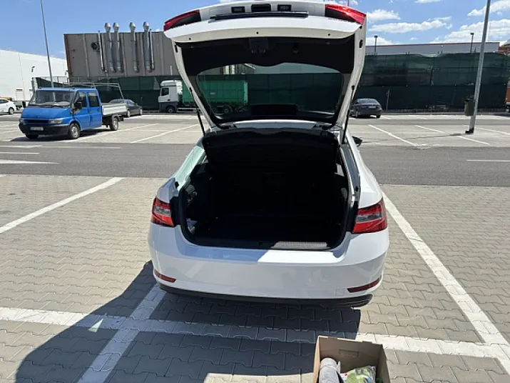 Cumpără / Vinde Skoda Superb 2018 SH, la cel mai bun pret pentru tine!