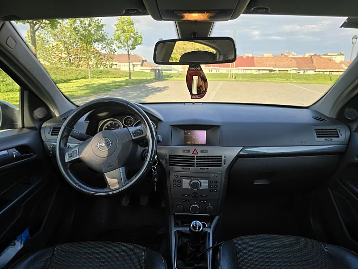 Cumpără / Vinde Opel Astra 2004 SH, la cel mai bun pret pentru tine!