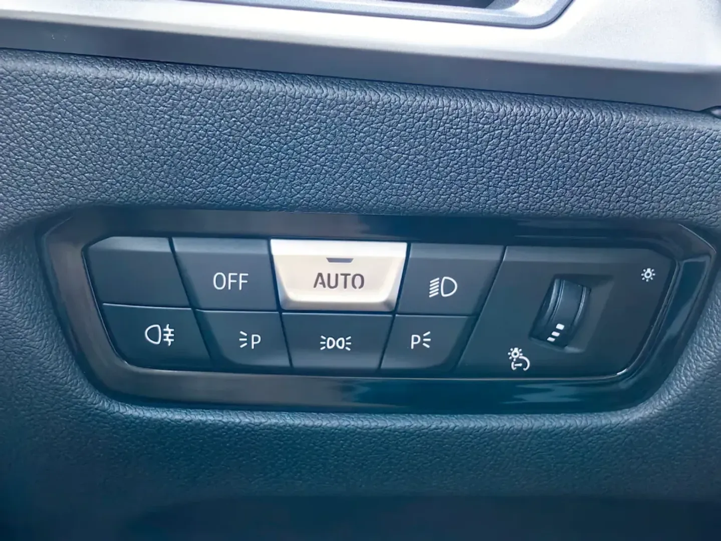 Cumpara/ Vinde online BMW 3 Series 2021 SH, la cel mai bun pret pentru tine!