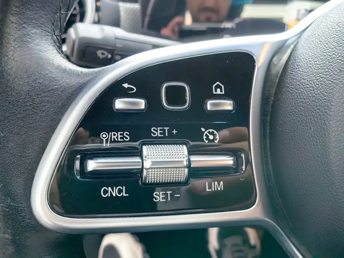 Cumpara/ Vinde online Mercedes-Benz 200 2020 SH, la cel mai bun pret pentru tine!
