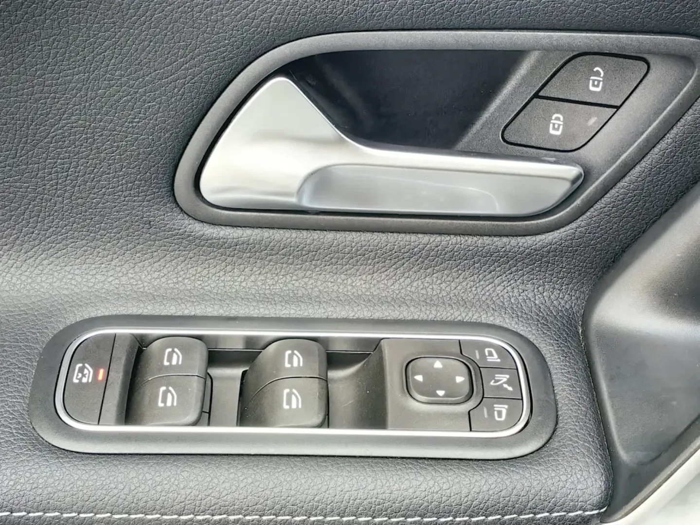 Cumpara/ Vinde online Mercedes-Benz 200 2020 SH, la cel mai bun pret pentru tine!