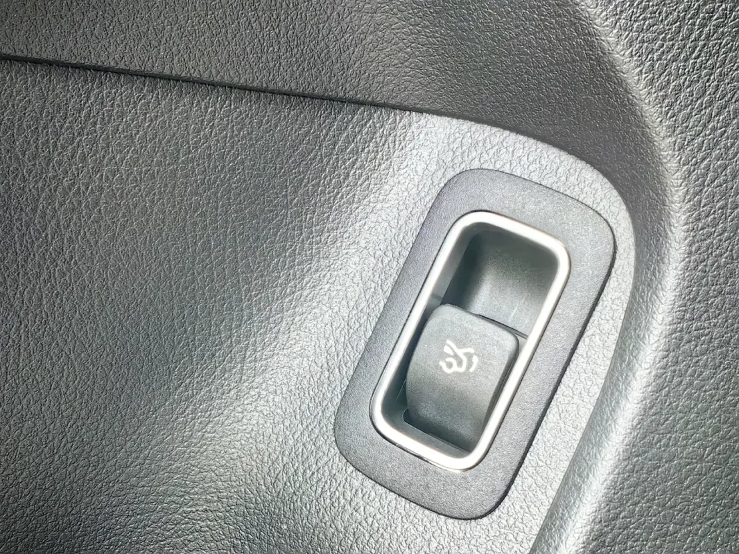 Cumpara/ Vinde online Mercedes-Benz 200 2020 SH, la cel mai bun pret pentru tine!