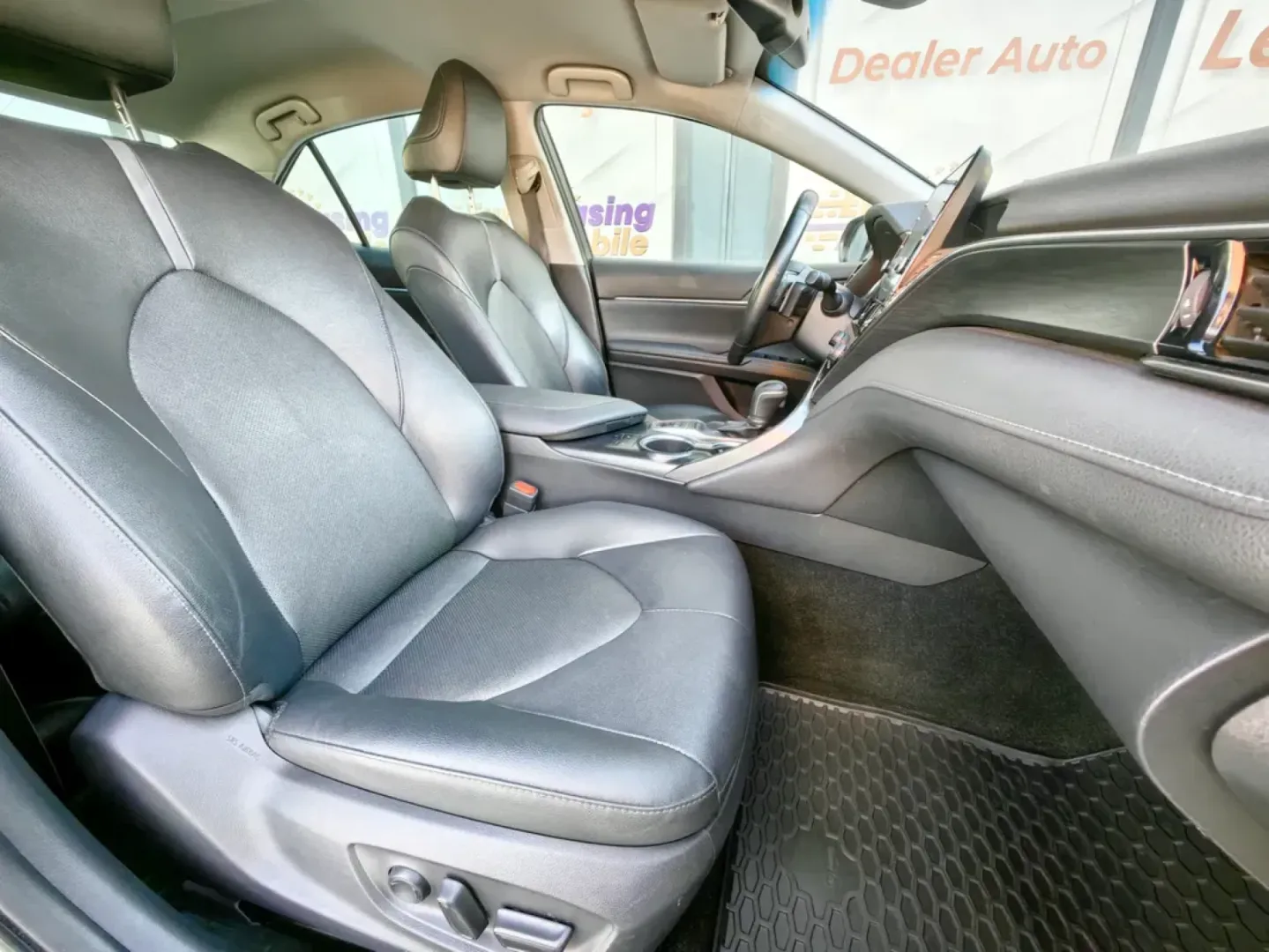 Cumpara/ Vinde online Toyota Camry 2023 SH, la cel mai bun pret pentru tine!