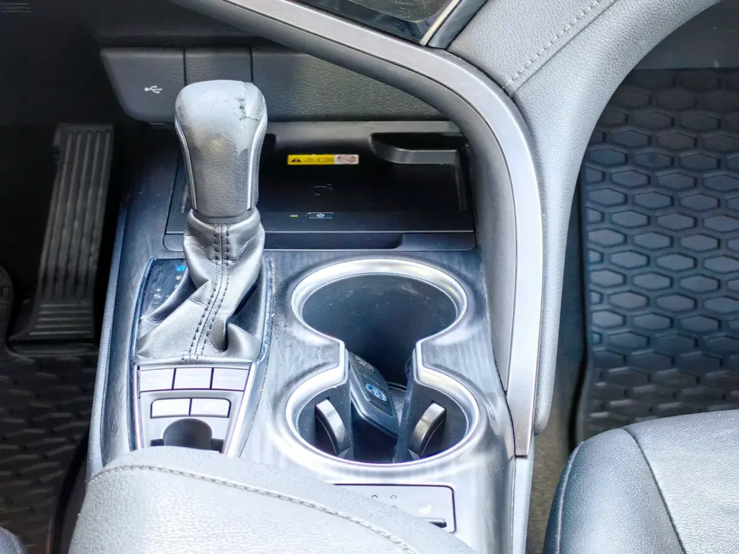 Cumpara/ Vinde online Toyota Camry 2023 SH, la cel mai bun pret pentru tine!