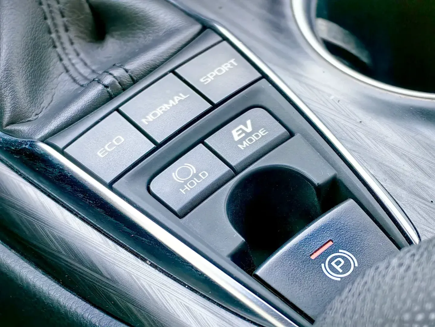 Cumpara/ Vinde online Toyota Camry 2023 SH, la cel mai bun pret pentru tine!