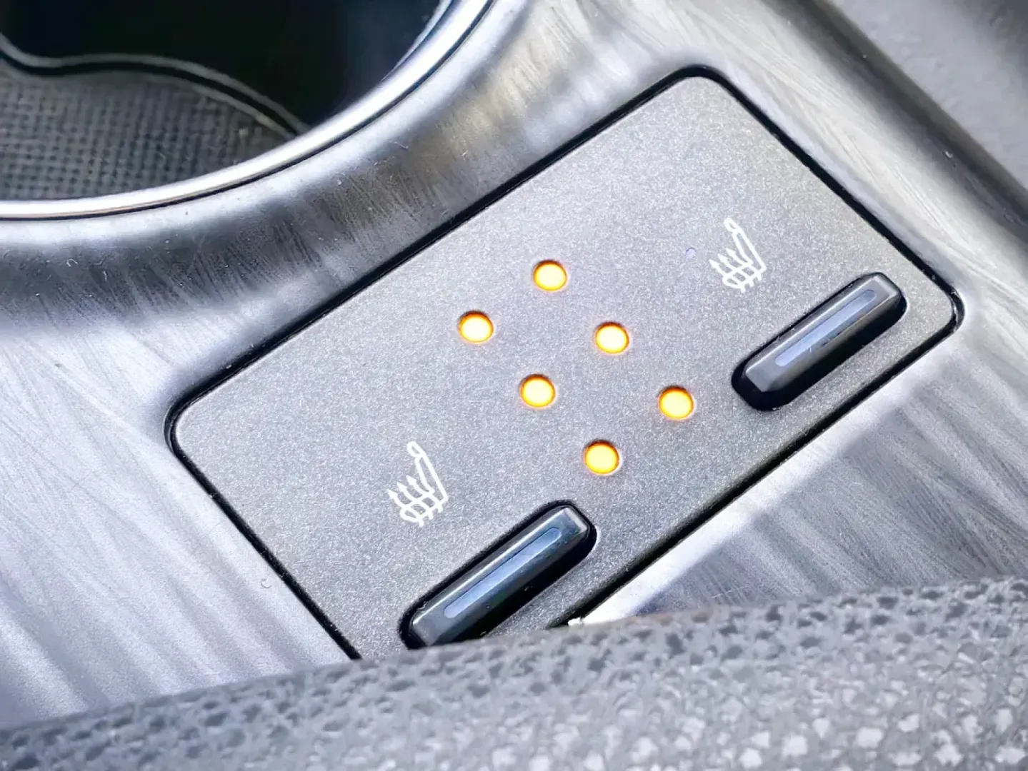 Cumpara/ Vinde online Toyota Camry 2023 SH, la cel mai bun pret pentru tine!