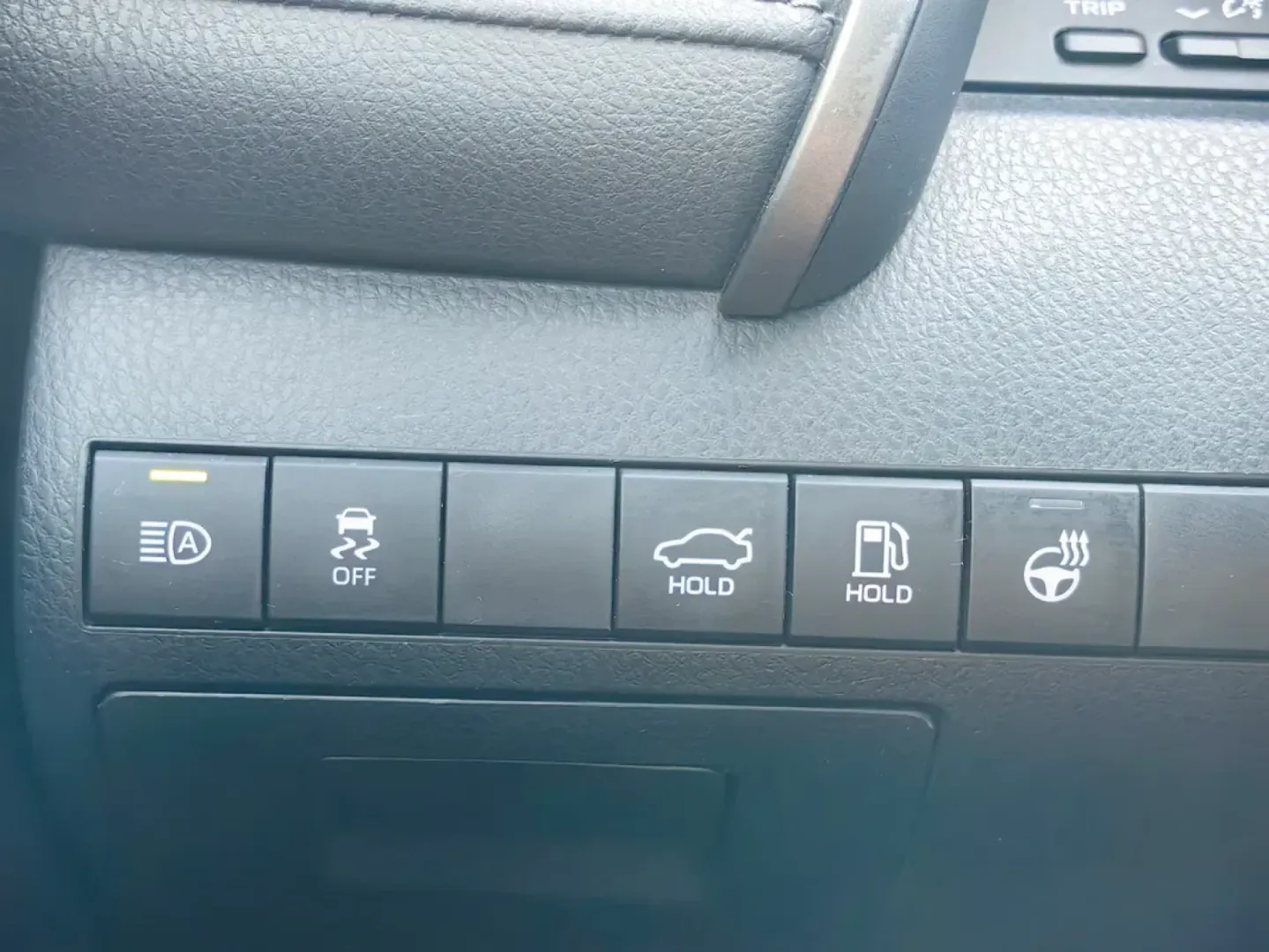 Cumpara/ Vinde online Toyota Camry 2023 SH, la cel mai bun pret pentru tine!