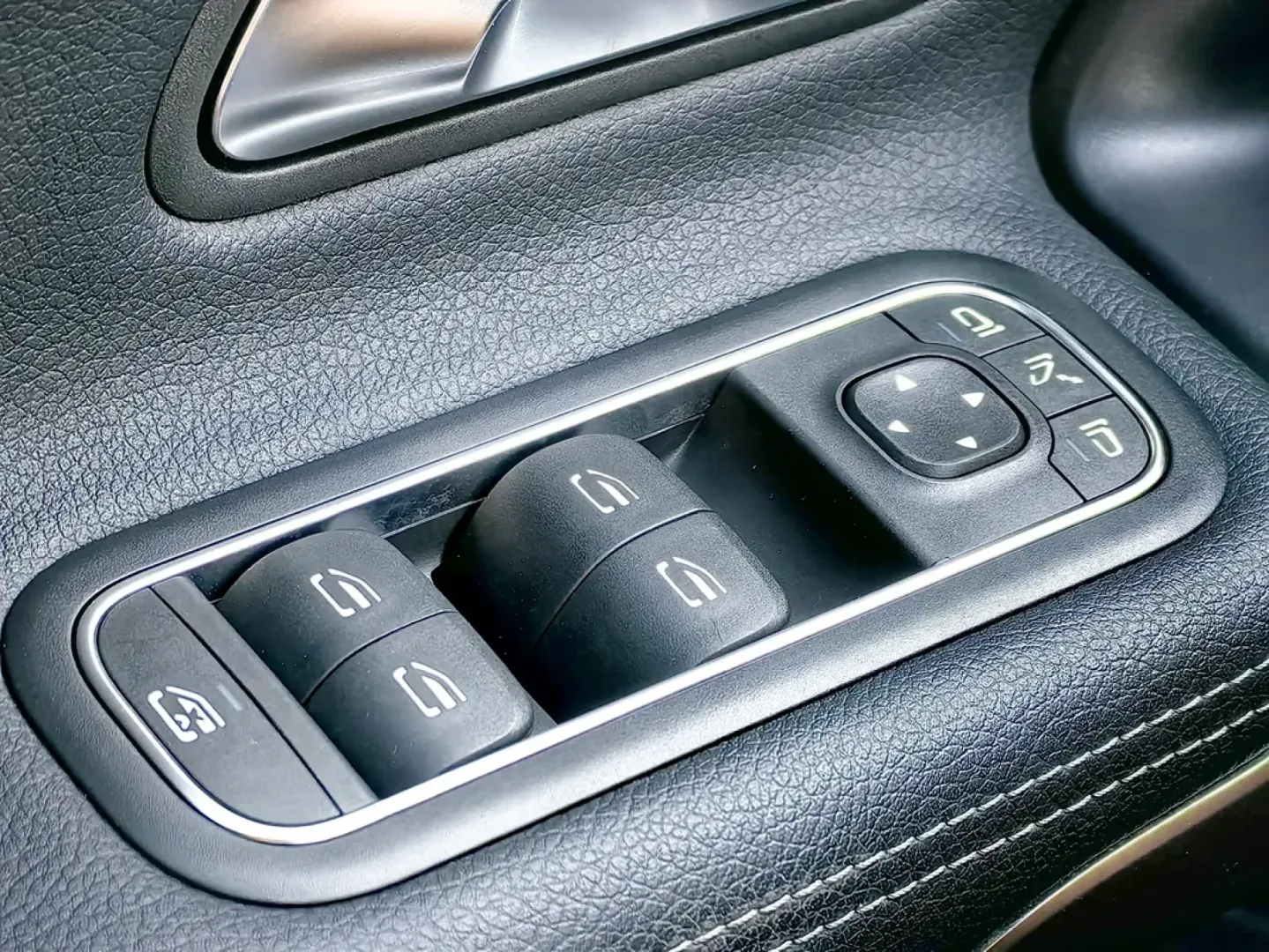 Cumpara/ Vinde online Mercedes-Benz 250 2023 SH, la cel mai bun pret pentru tine!
