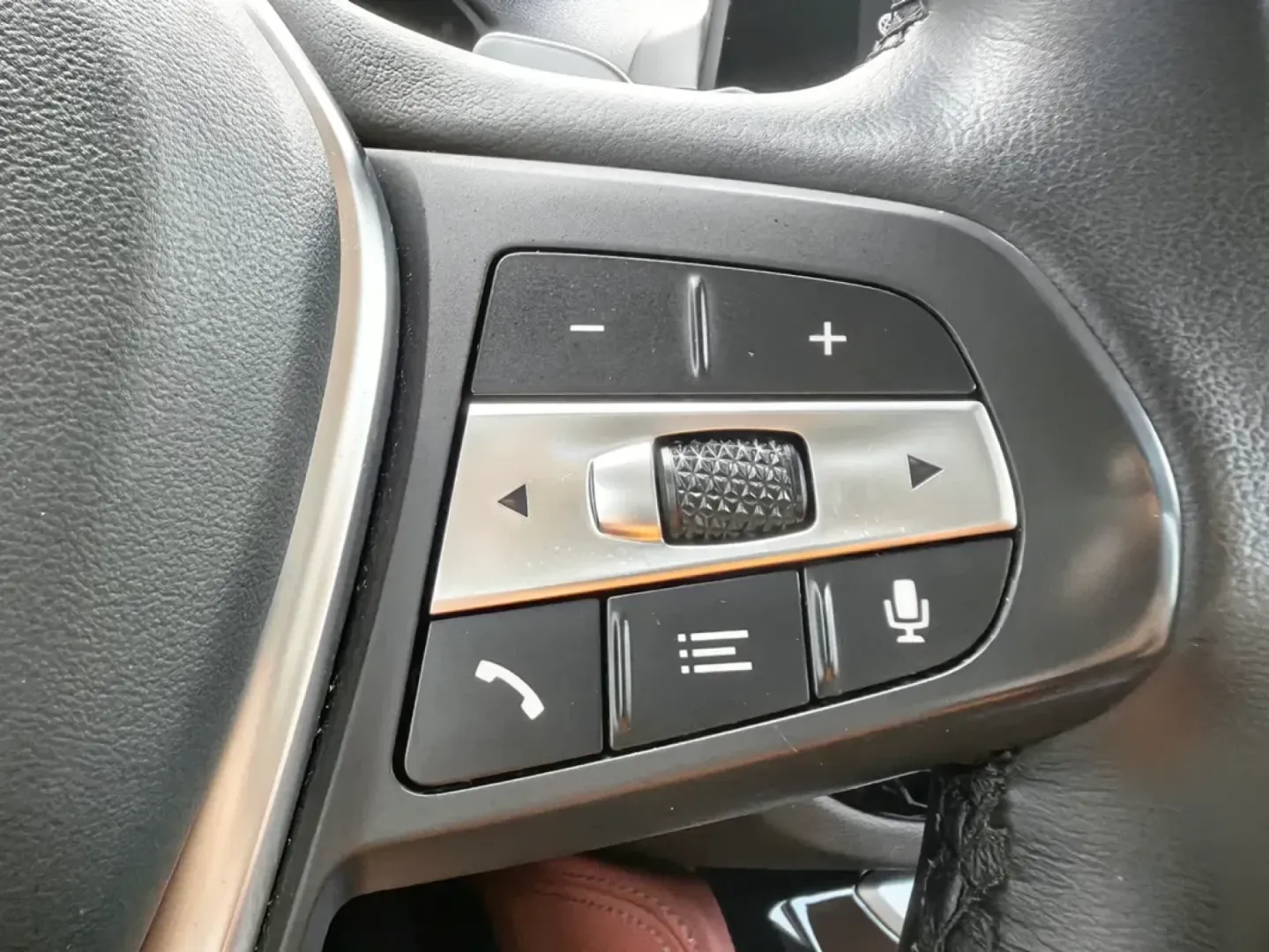 Cumpara/ Vinde online BMW X4 2022 SH, la cel mai bun pret pentru tine!