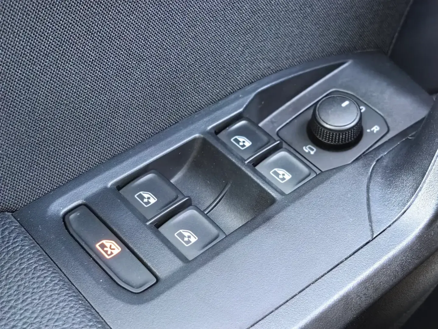 Cumpara/ Vinde online Seat Arona 2023 SH, la cel mai bun pret pentru tine!