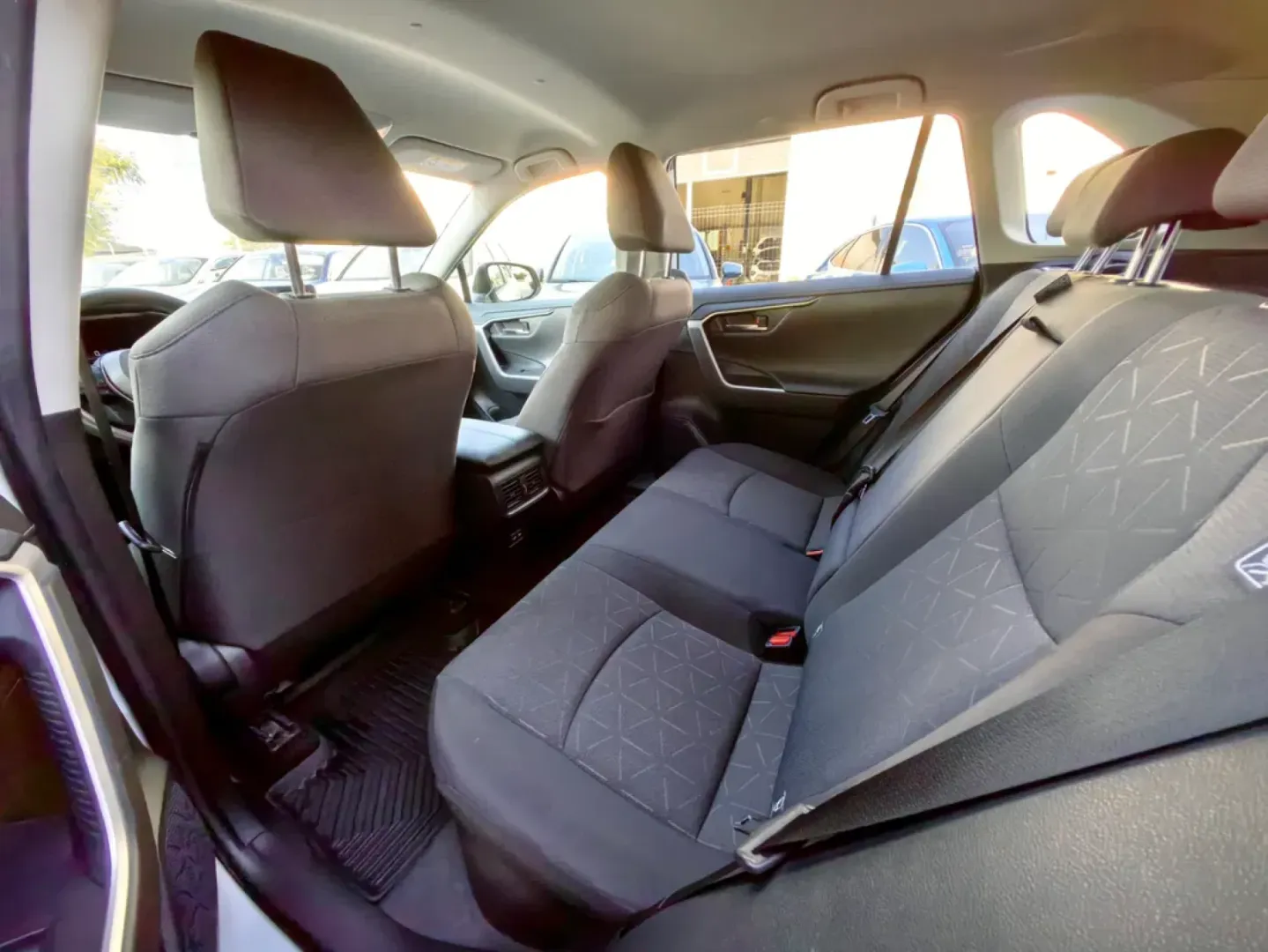 Cumpara/ Vinde online Toyota RAV 4 2022 SH, la cel mai bun pret pentru tine!