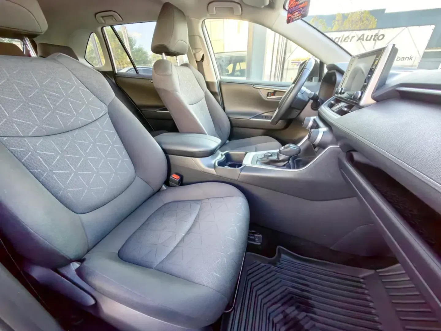 Cumpara/ Vinde online Toyota RAV 4 2022 SH, la cel mai bun pret pentru tine!
