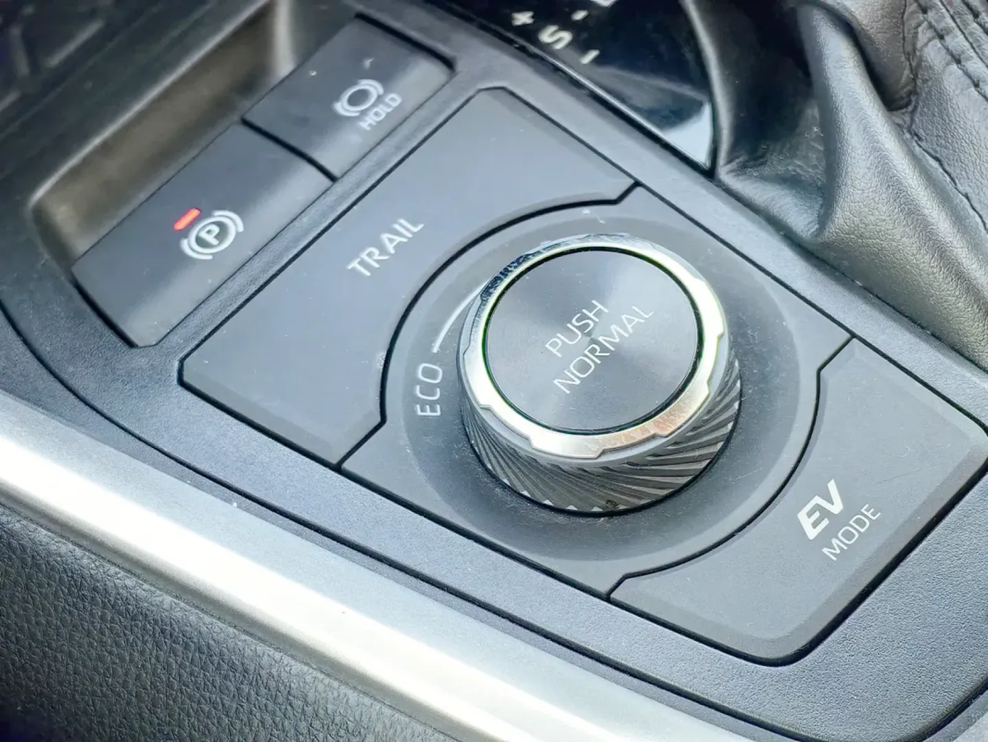Cumpara/ Vinde online Toyota RAV 4 2022 SH, la cel mai bun pret pentru tine!
