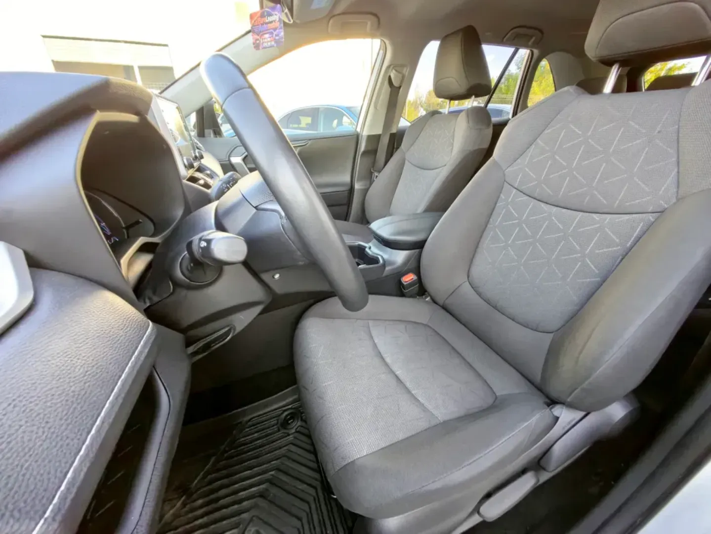 Cumpara/ Vinde online Toyota RAV 4 2022 SH, la cel mai bun pret pentru tine!
