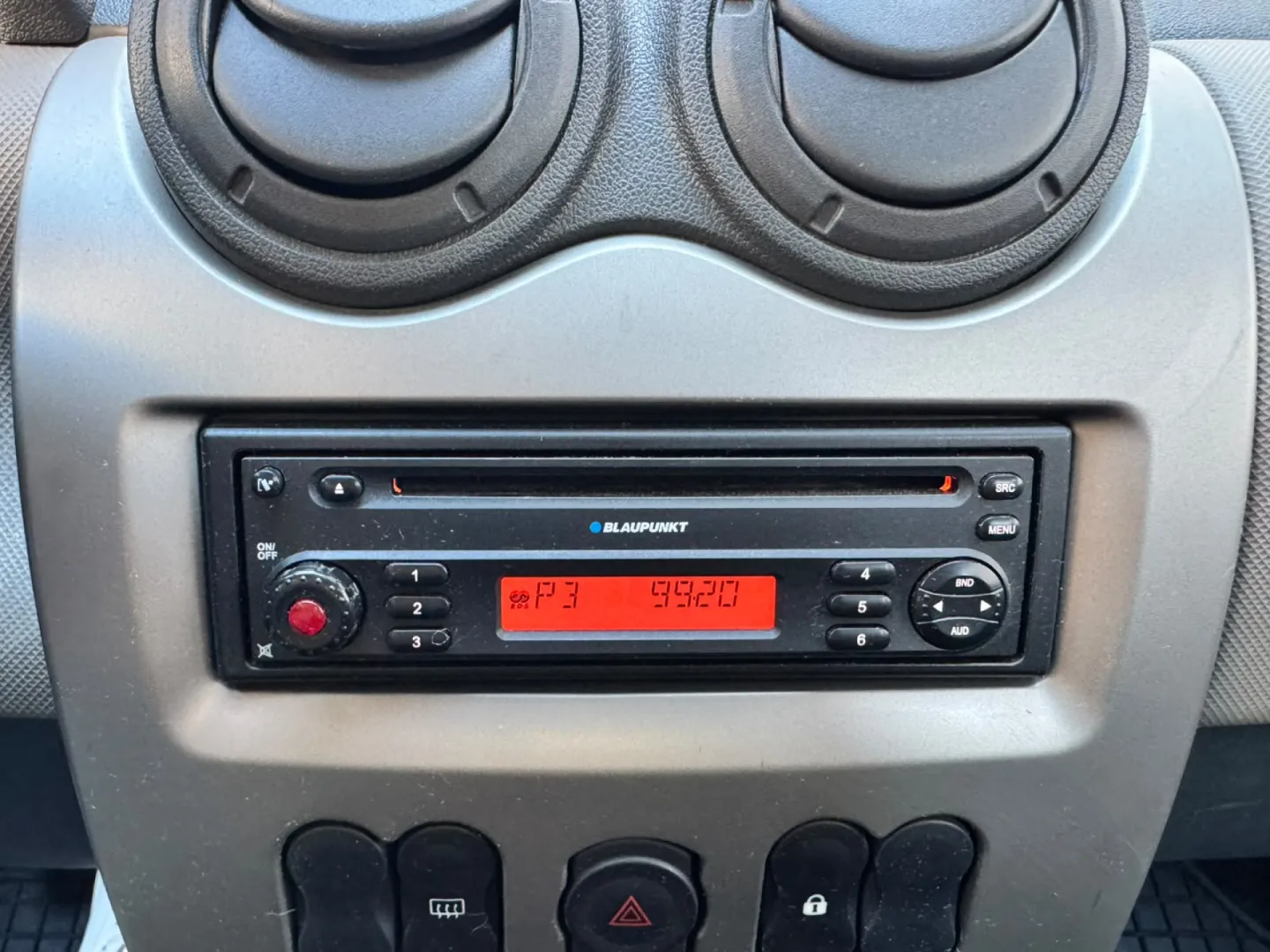 Cumpara/ Vinde online Dacia Sandero 2009 SH, la cel mai bun pret pentru tine!