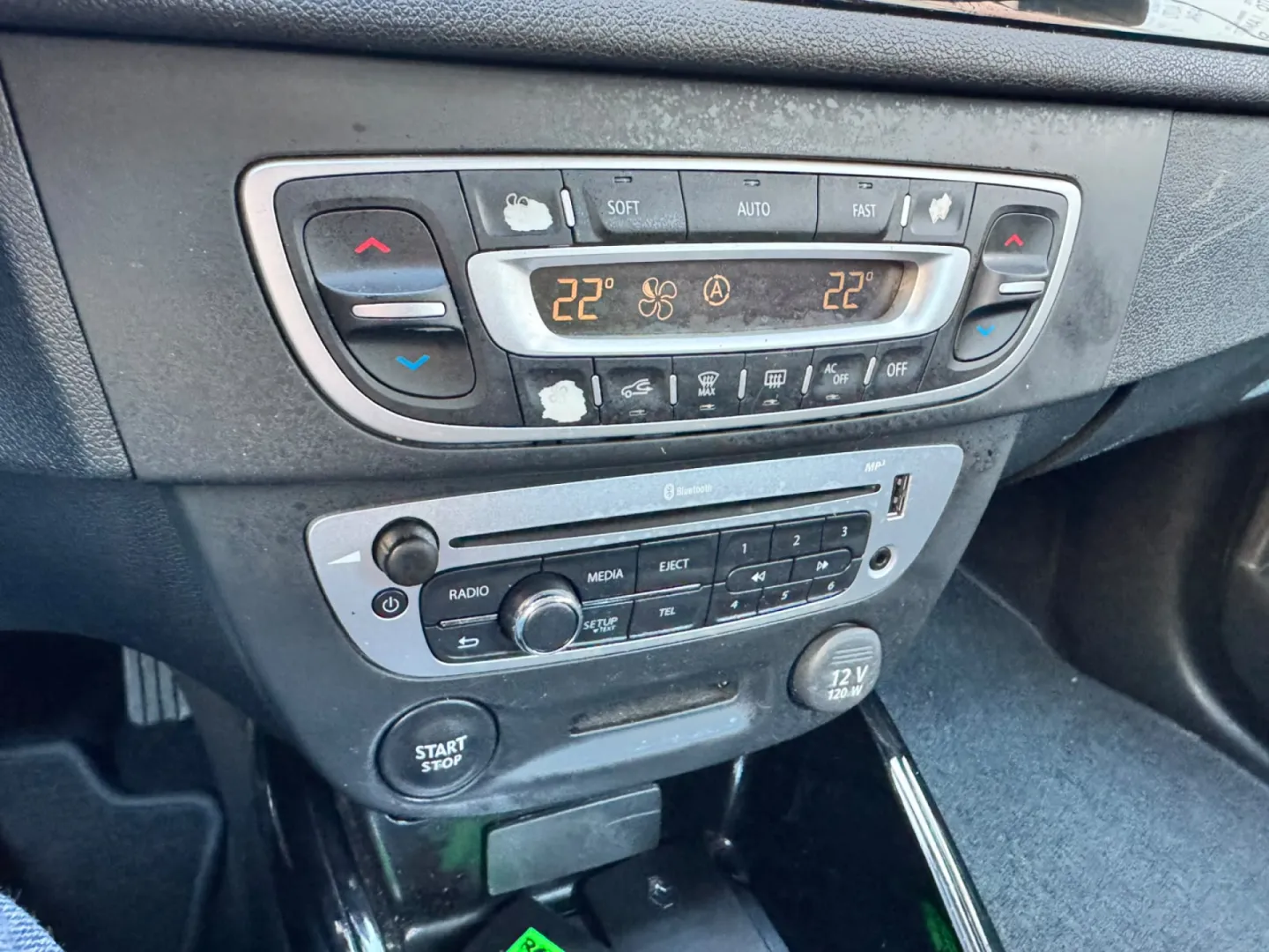 Cumpara/ Vinde online Renault  Megane 2013 SH, la cel mai bun pret pentru tine!