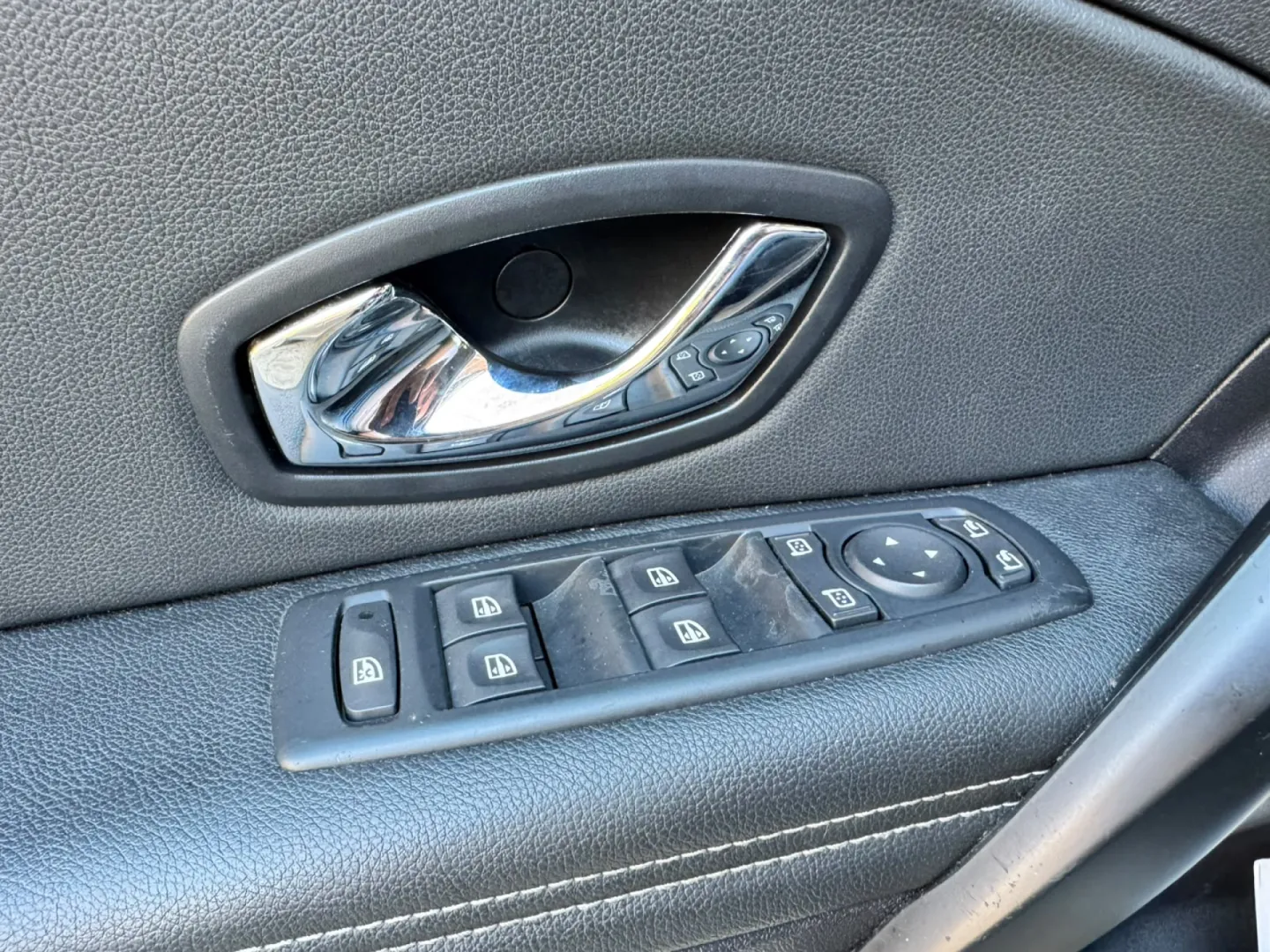 Cumpara/ Vinde online Renault  Megane 2013 SH, la cel mai bun pret pentru tine!