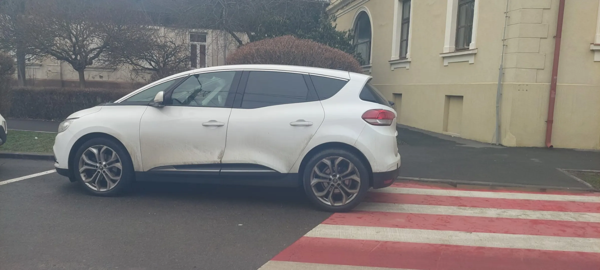 Cumpara/ Vinde online Renault  Scenic 2019 SH, la cel mai bun pret pentru tine!