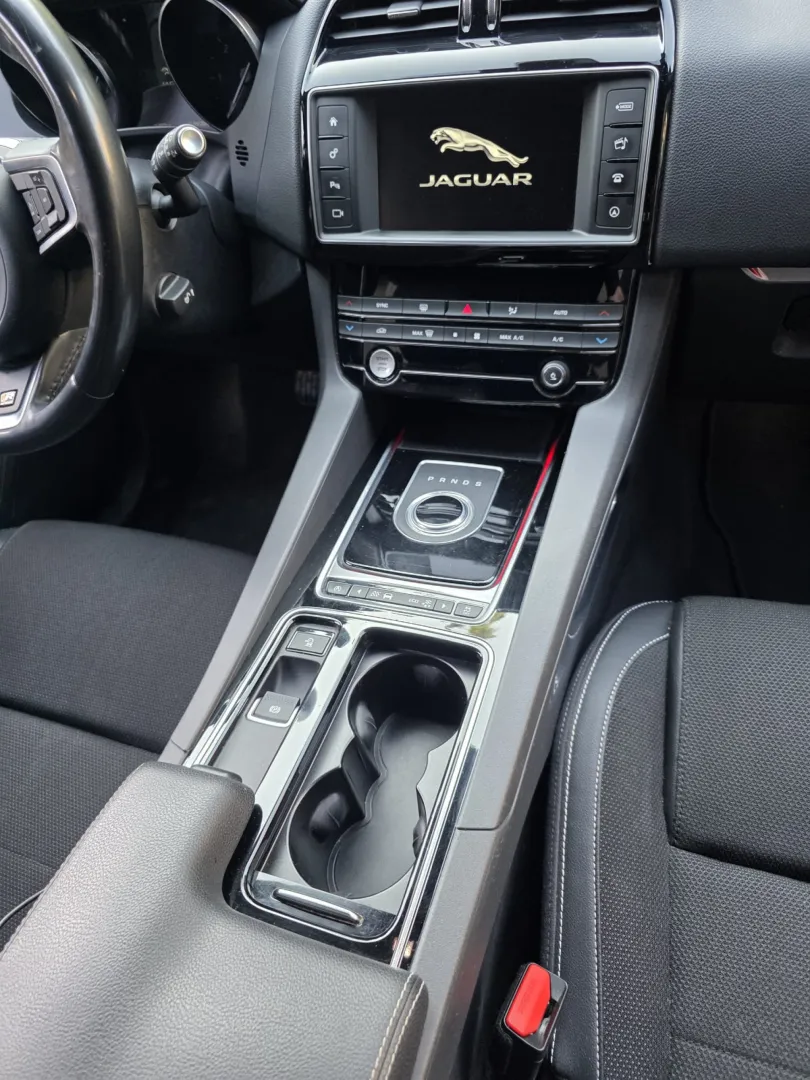 Cumpara/ Vinde online Jaguar F-Pace 2017 SH, la cel mai bun pret pentru tine!